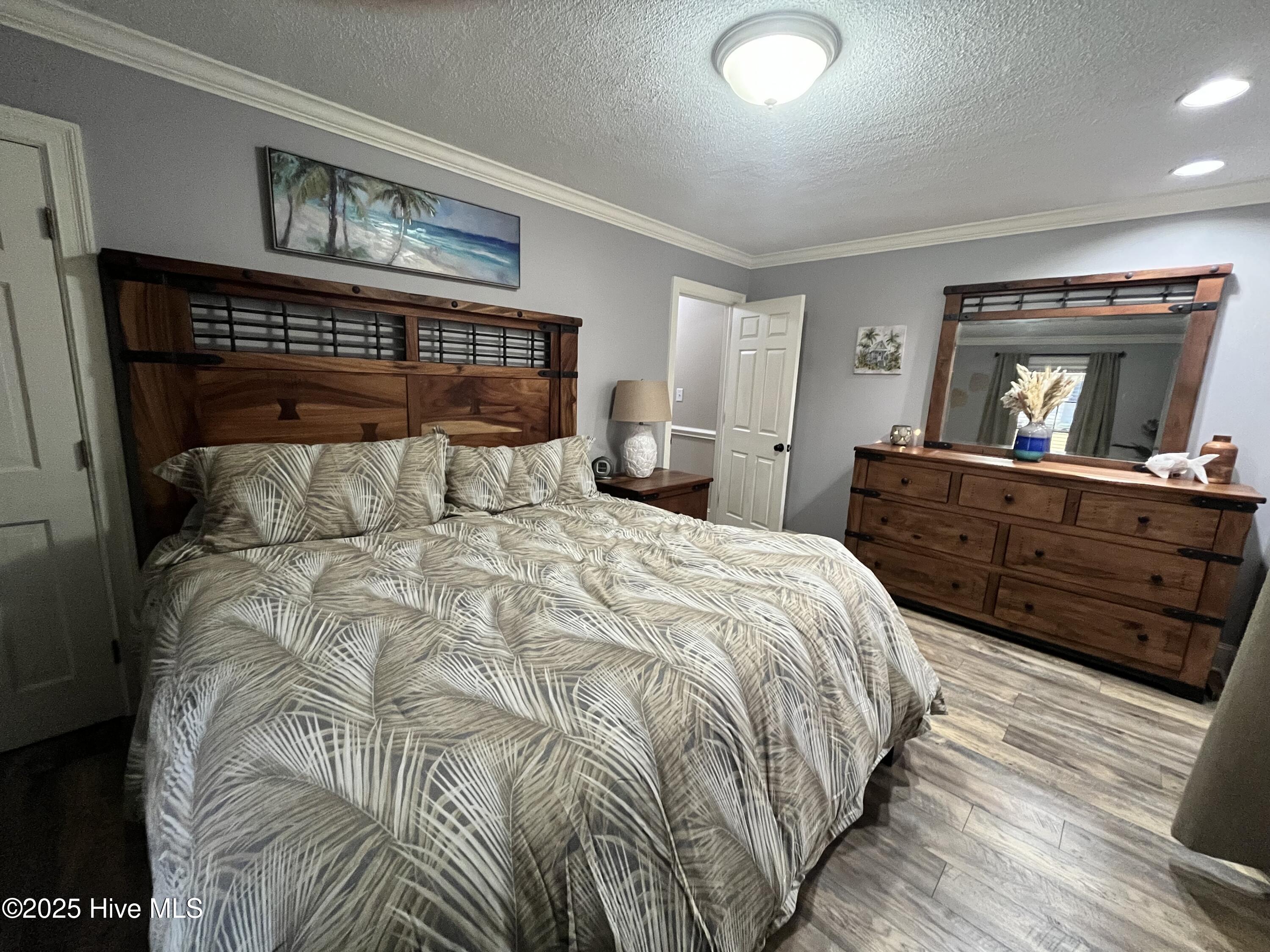 100540305 | Photo 16