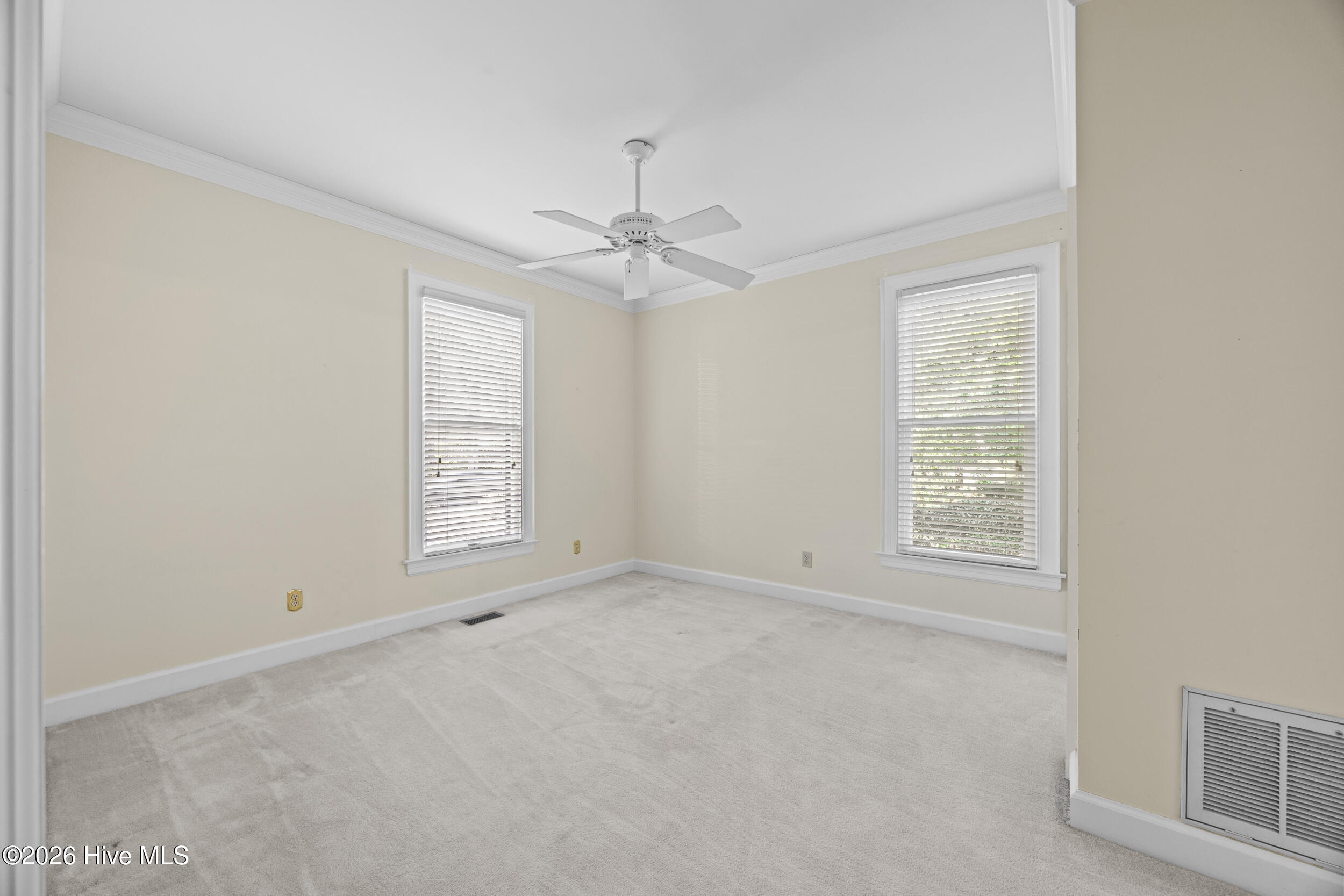 100560704 | Photo 31