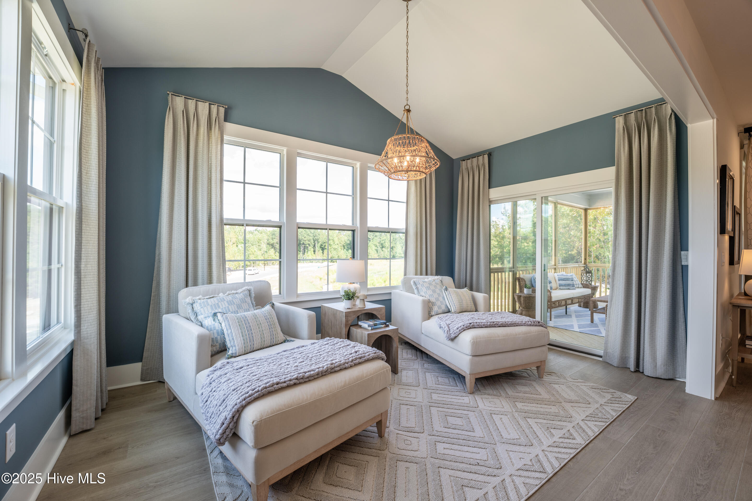 100531038 | Photo 16