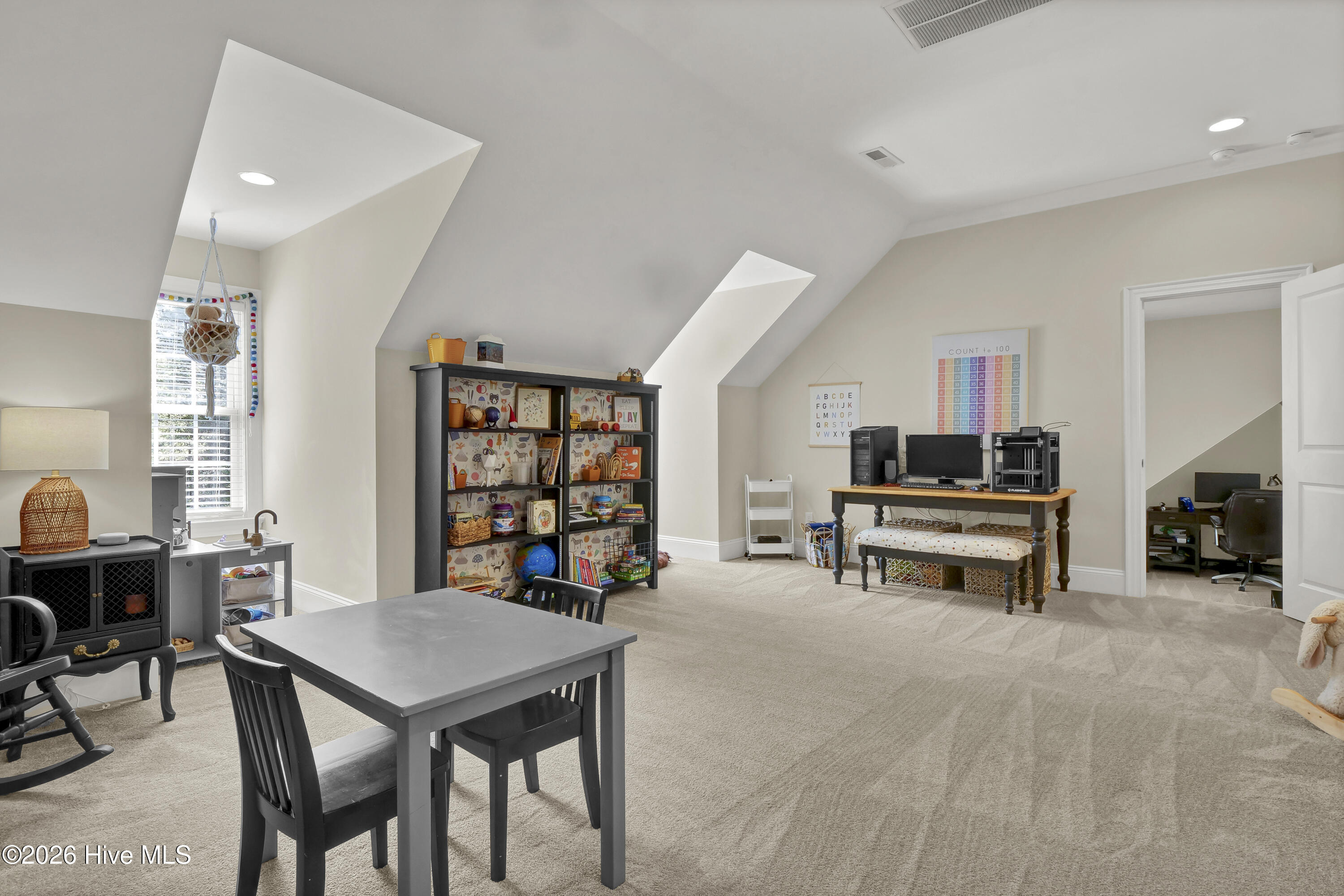 100563918 | Photo 37