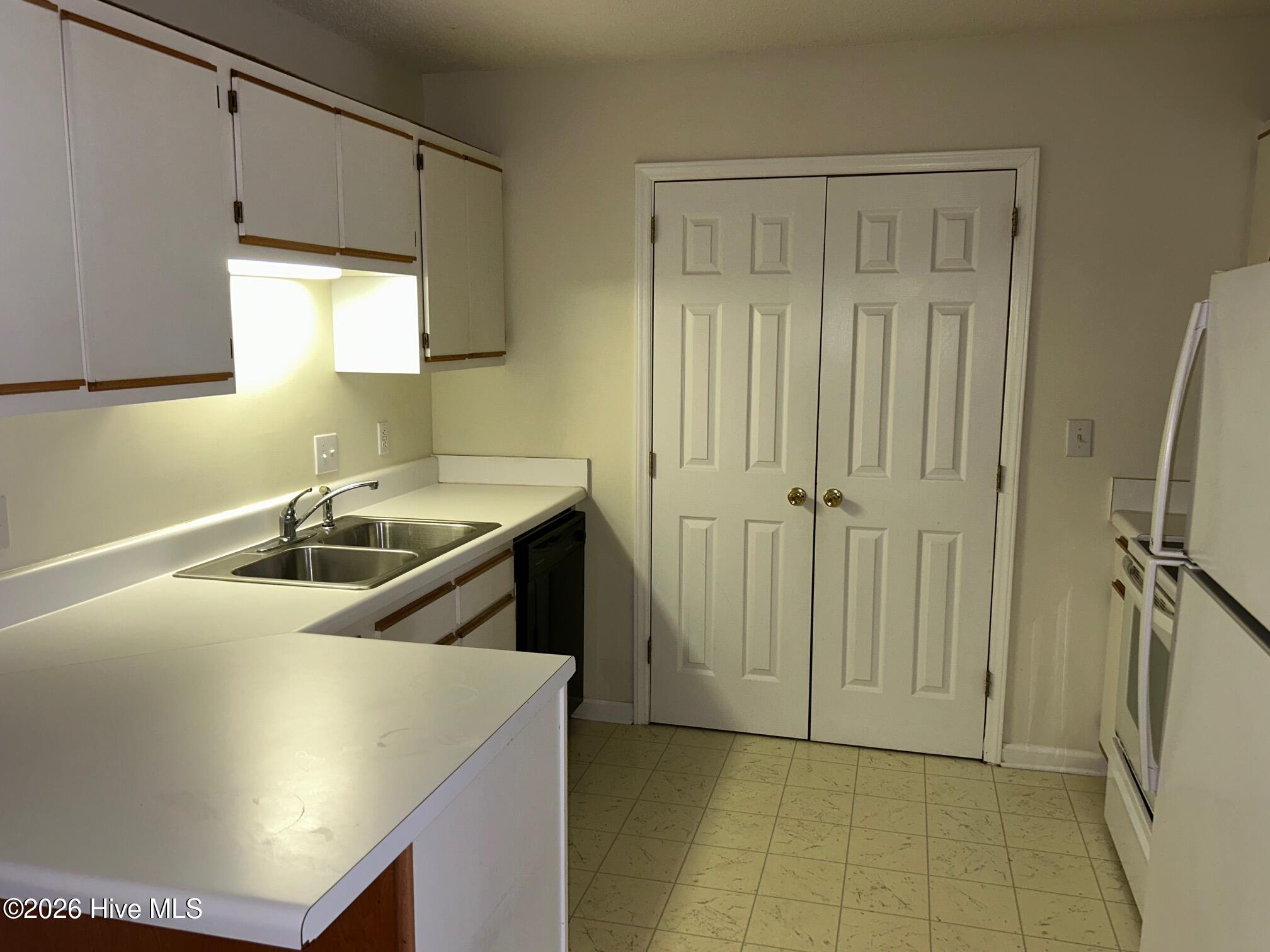 Exterior photo of 116 Breezewood Drive H, Greenville, NC 27858. MLS: 100580470