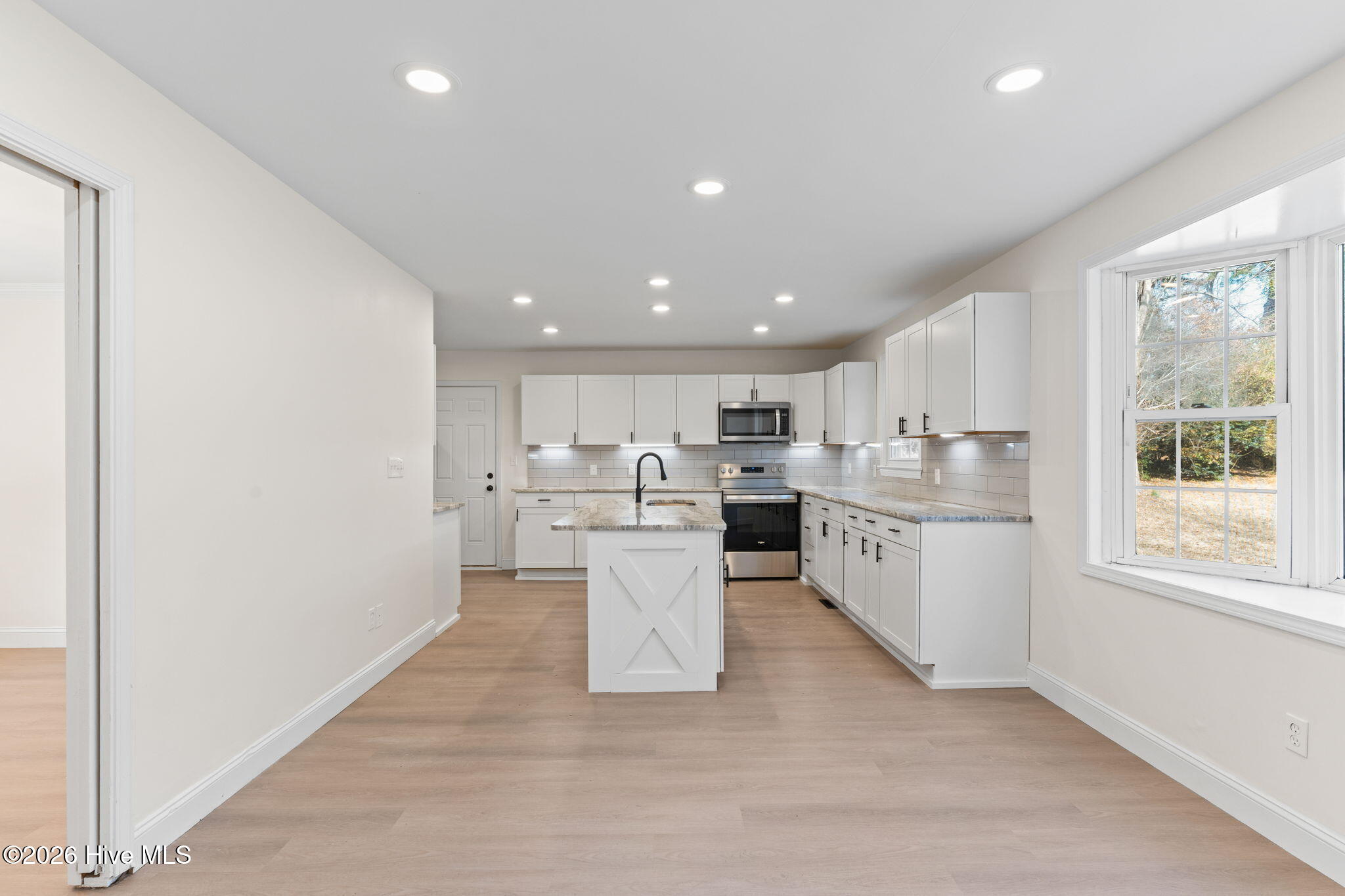 100548429 | Photo 28