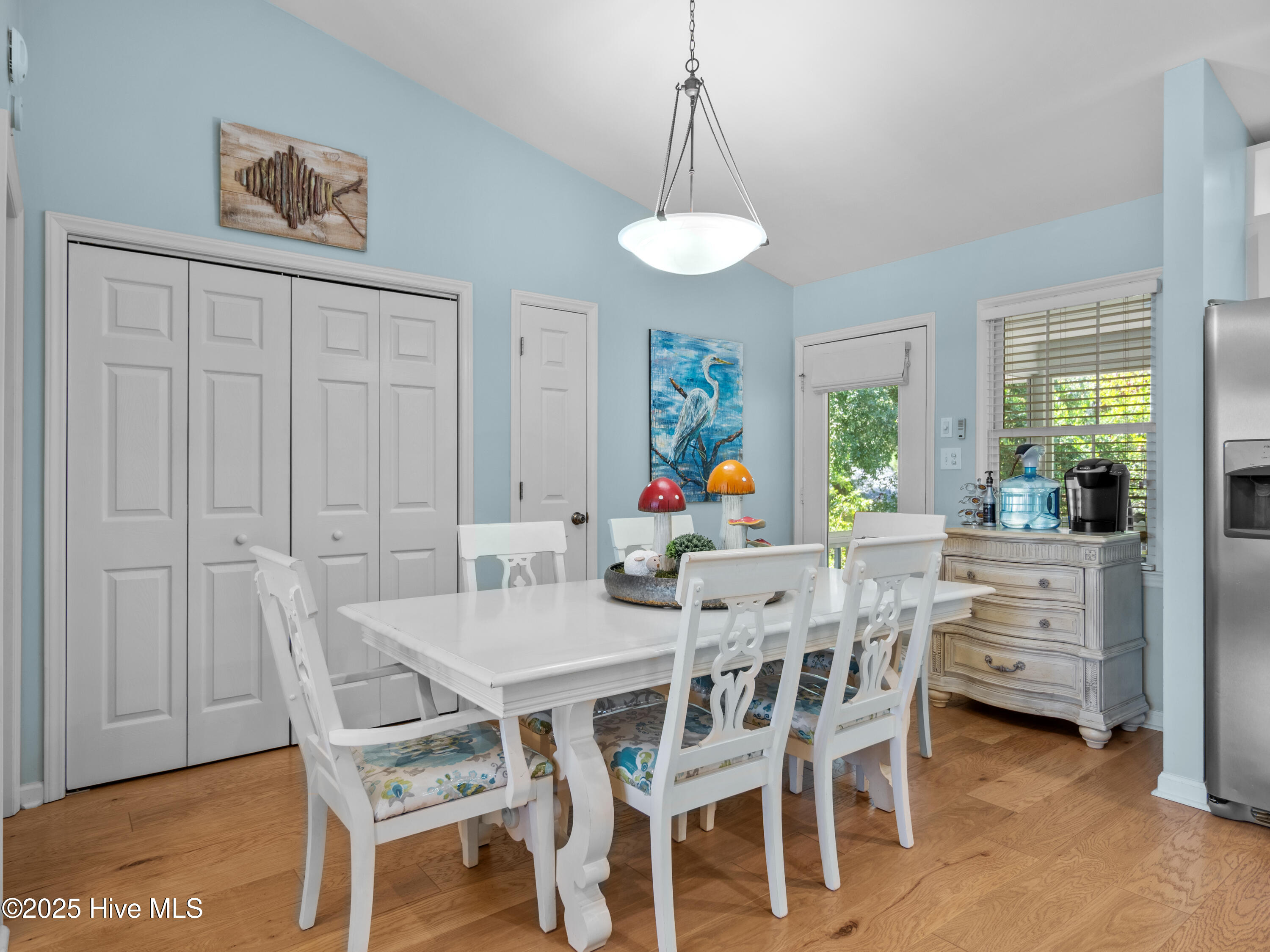 100559925 | Photo 16