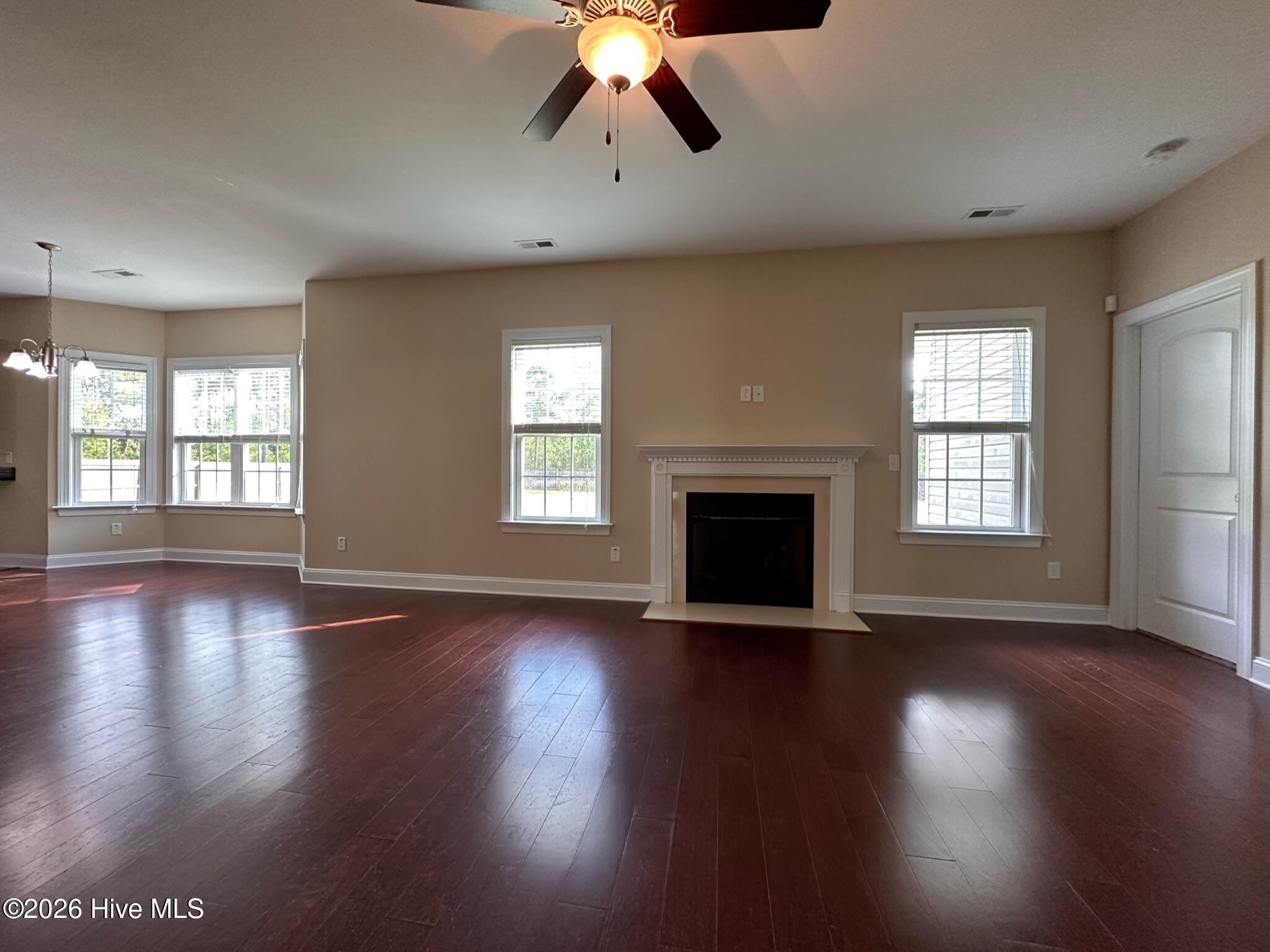 100557868 | Photo 16