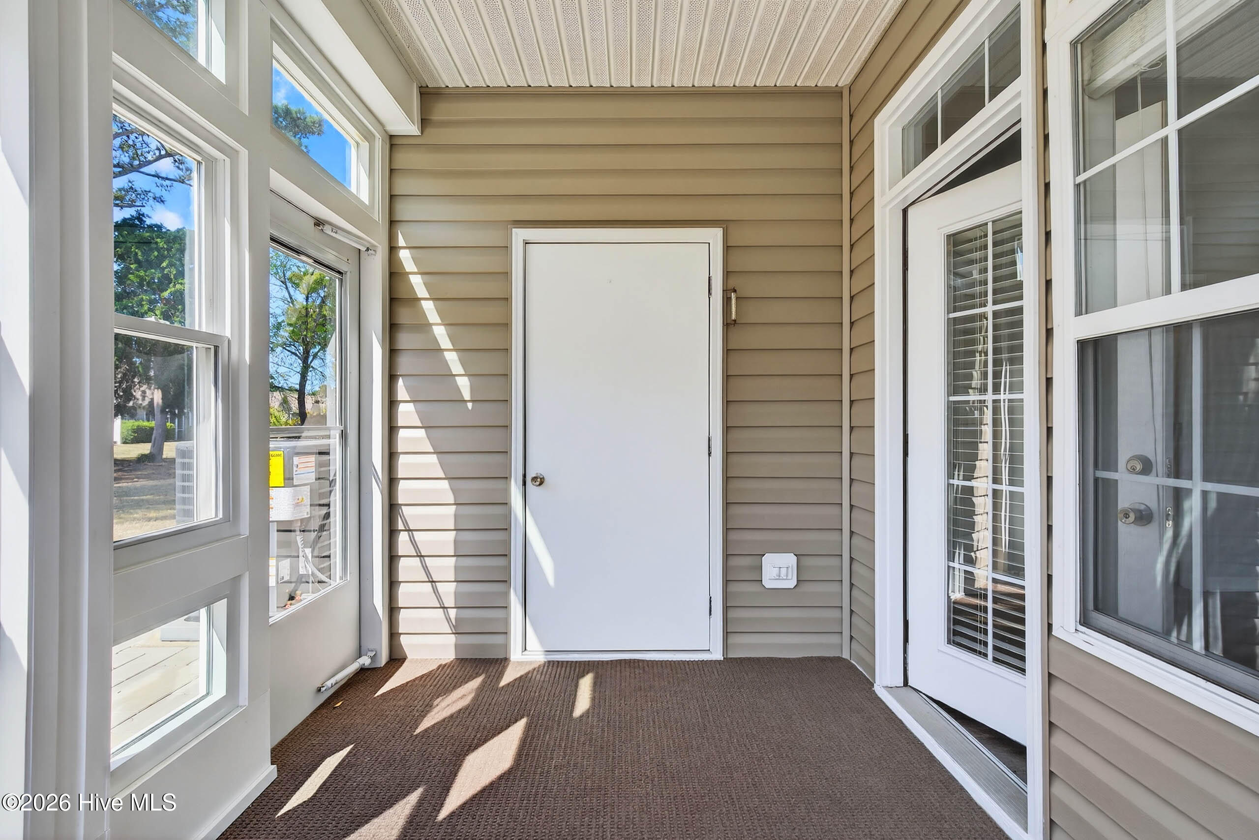 100564275 | Photo 34