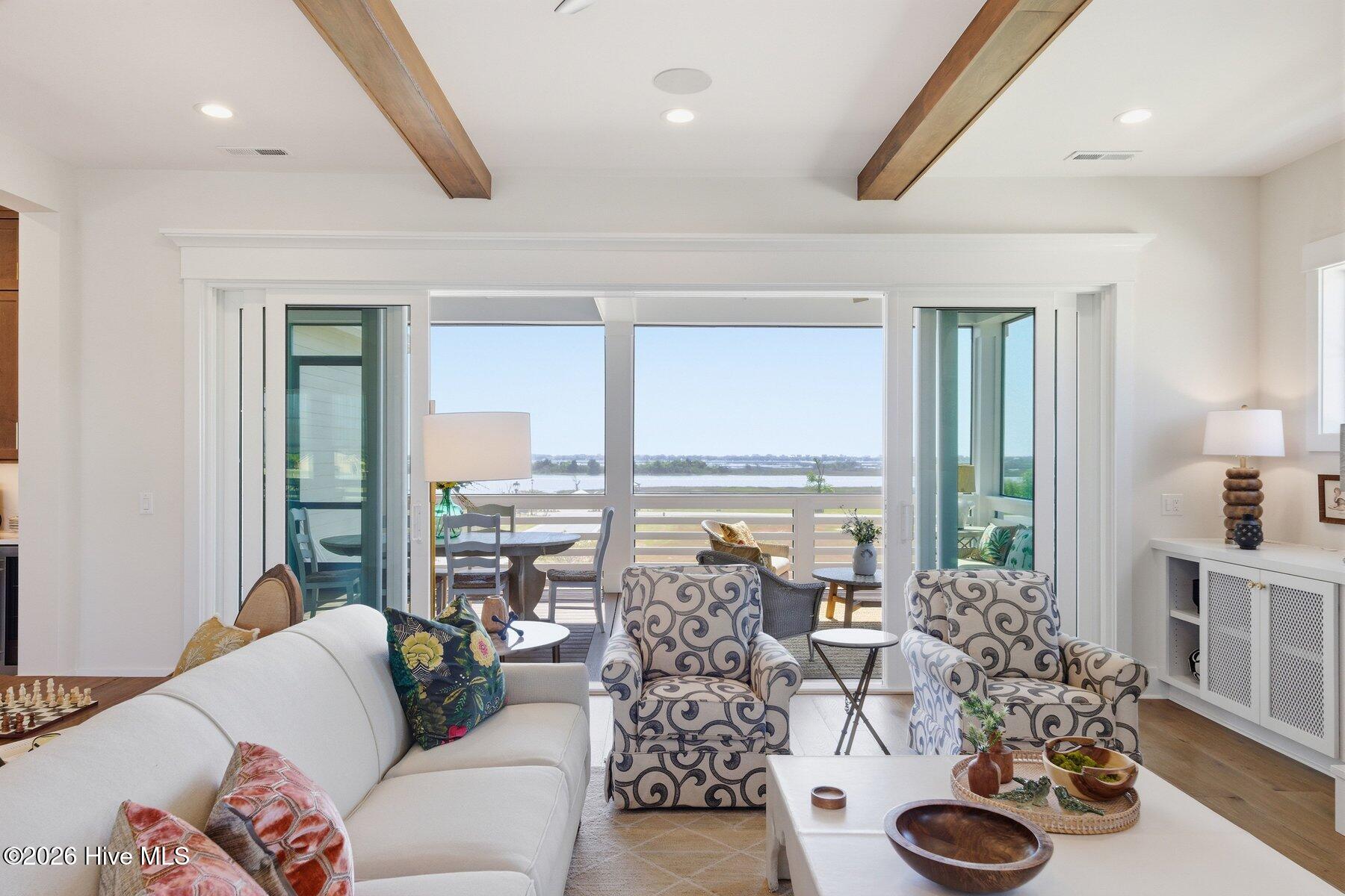 100490520 | Photo 12