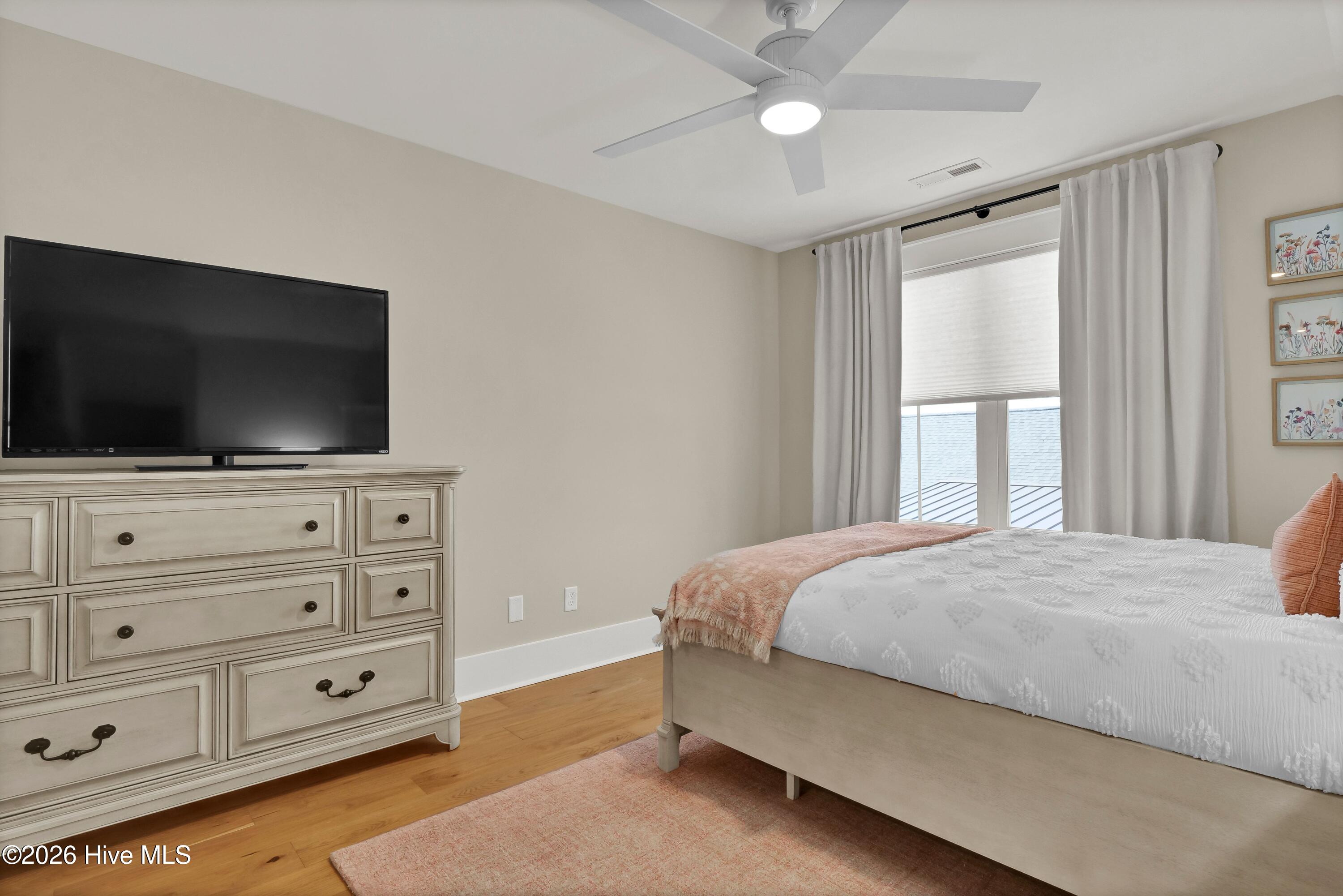 100566298 | Photo 44