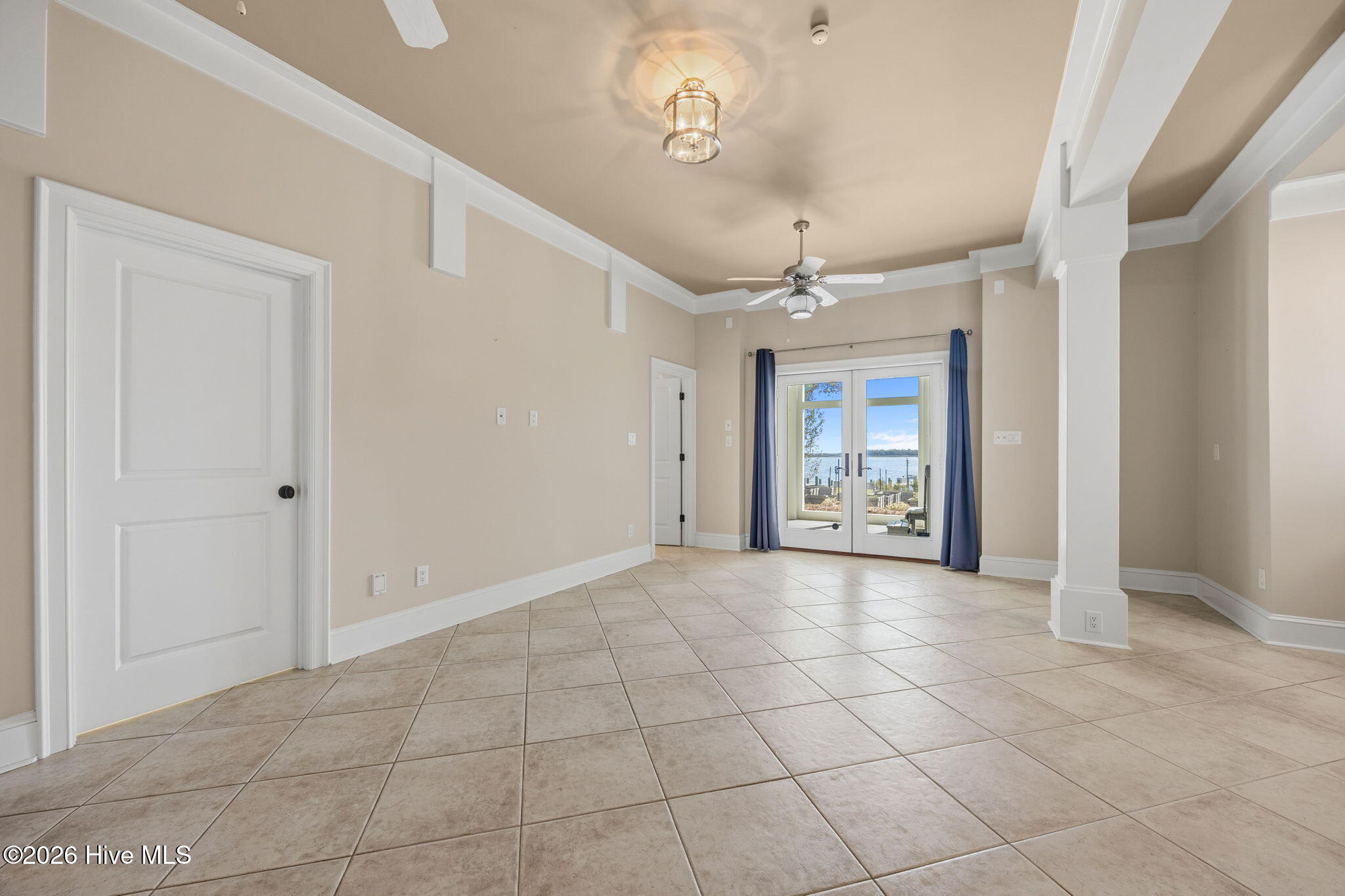 100561060 | Photo 56