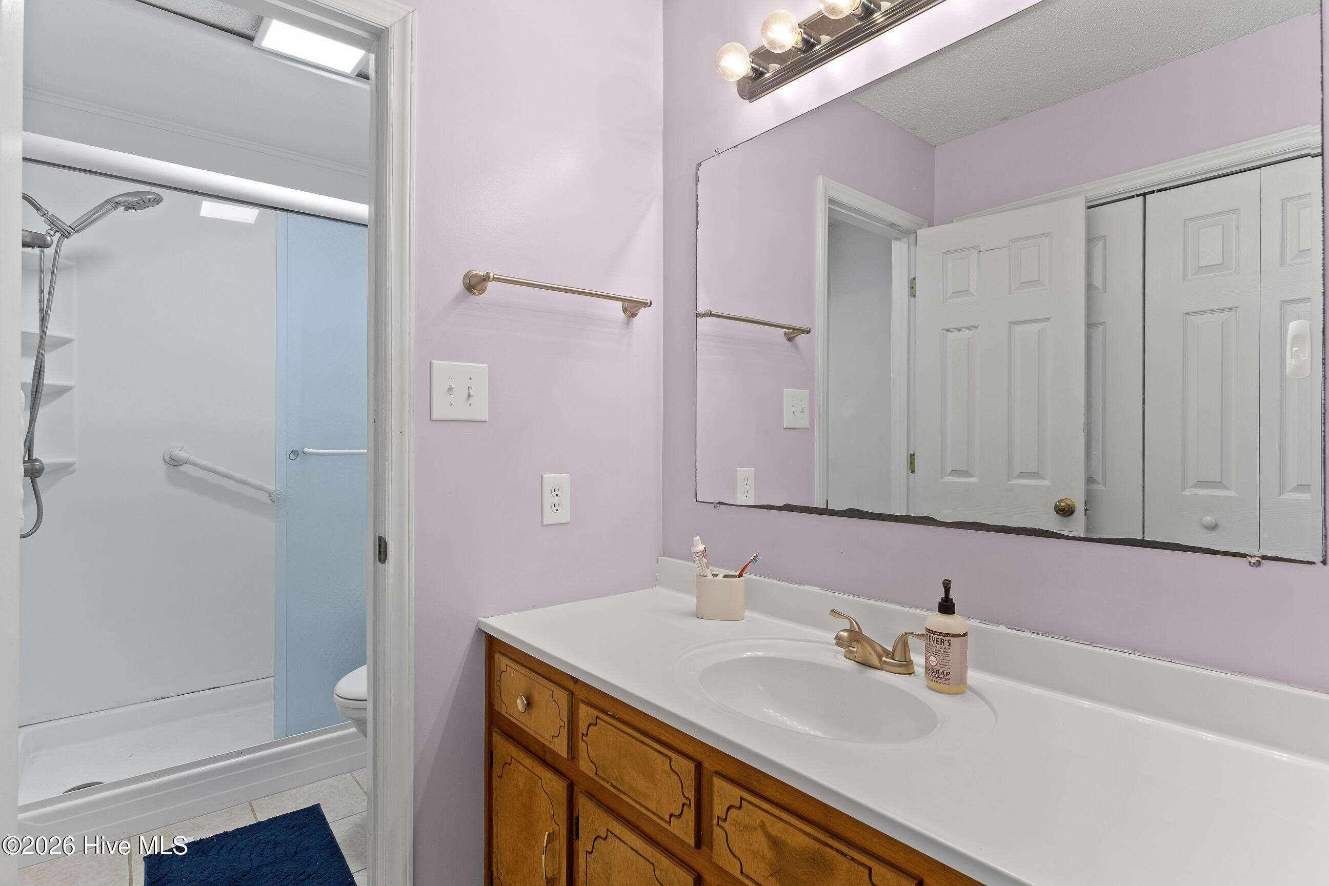 100565409 | Photo 16