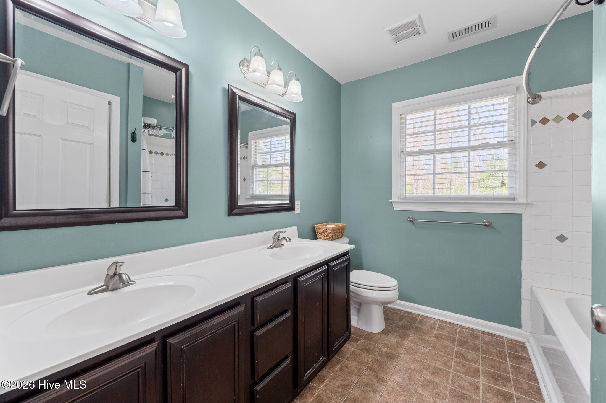 100561787 | Photo 34