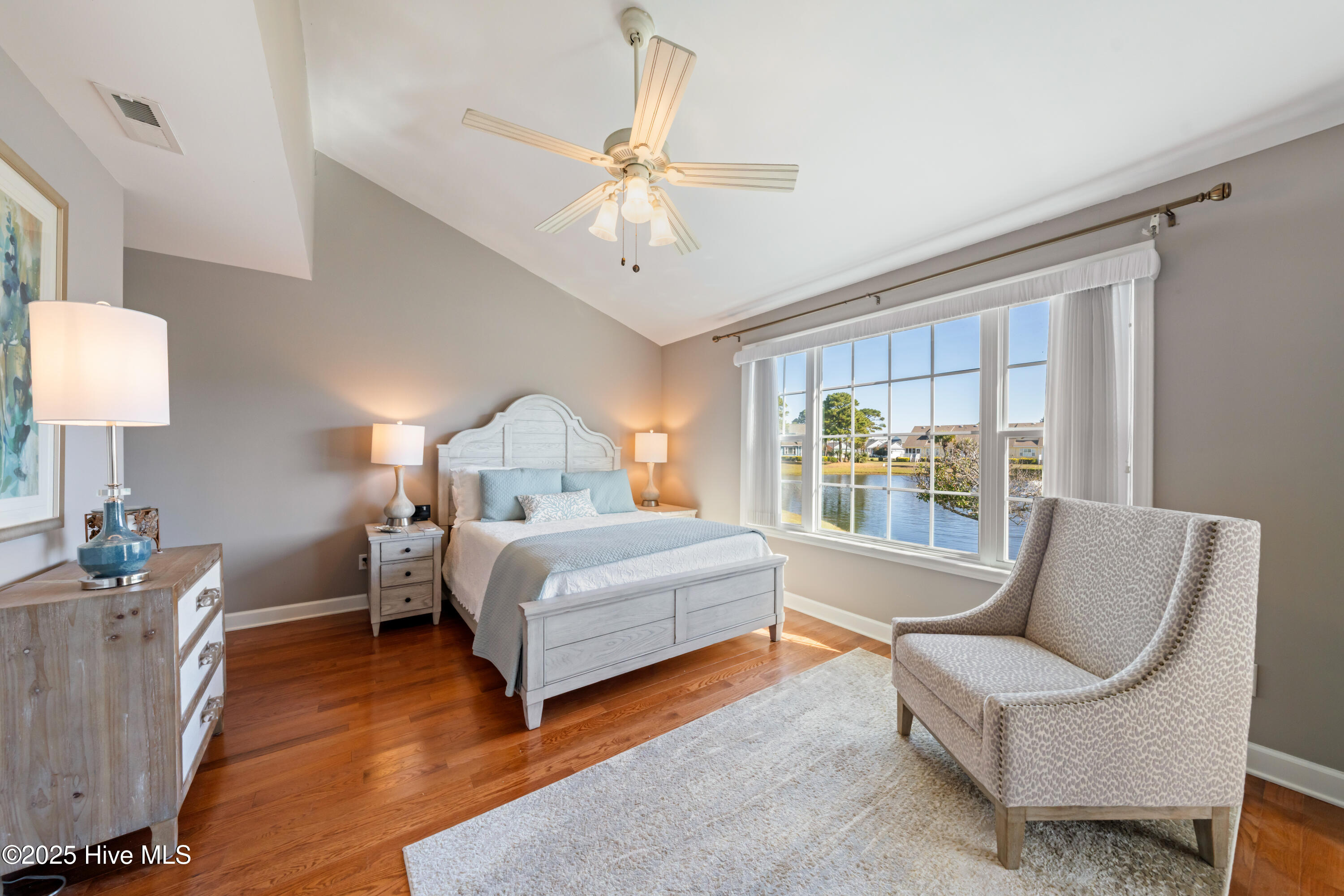 100543099 | Photo 32