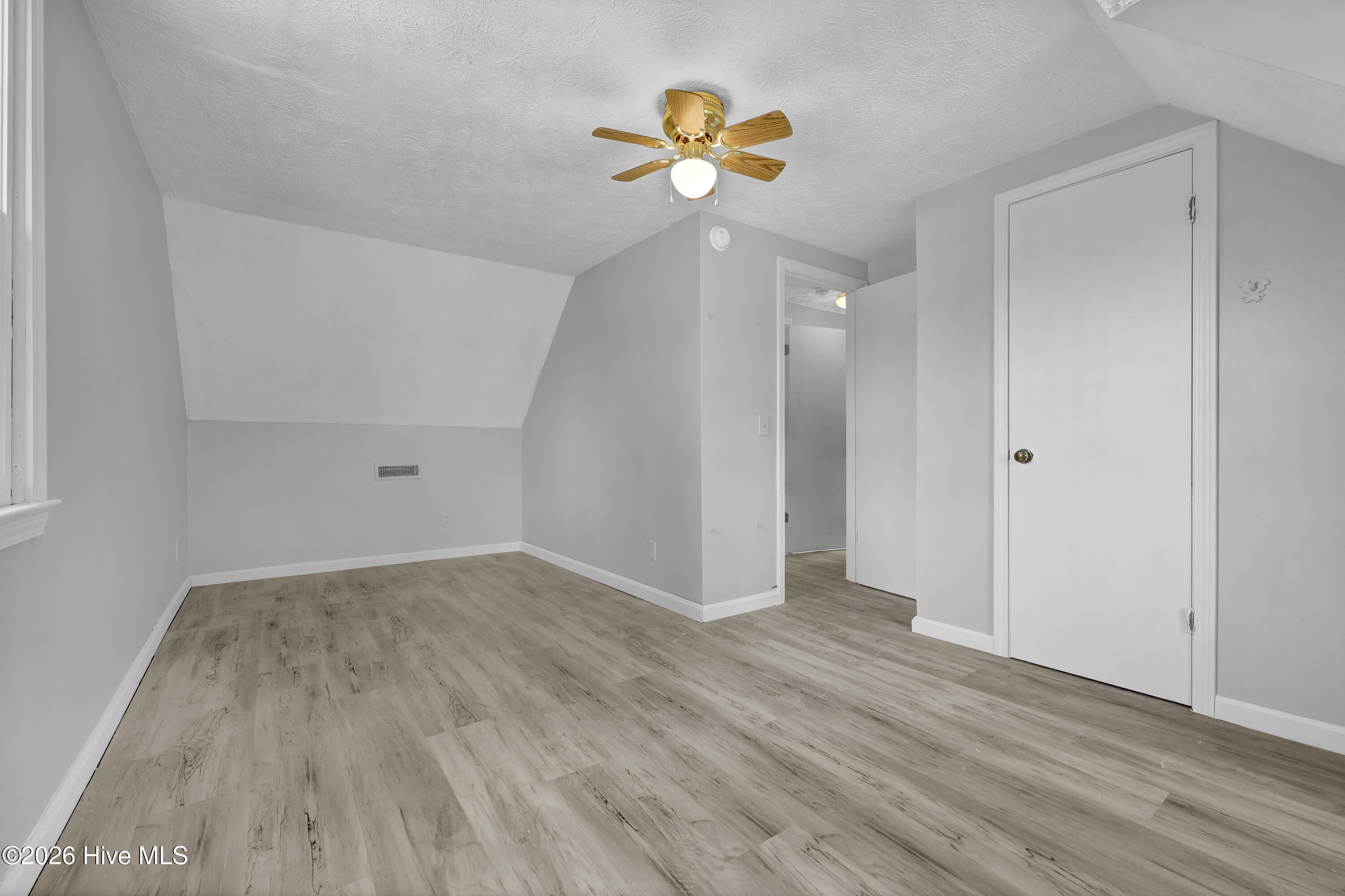 100564655 | Photo 26