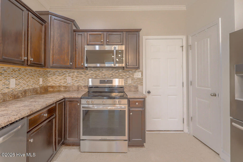 100548131 | Photo 16