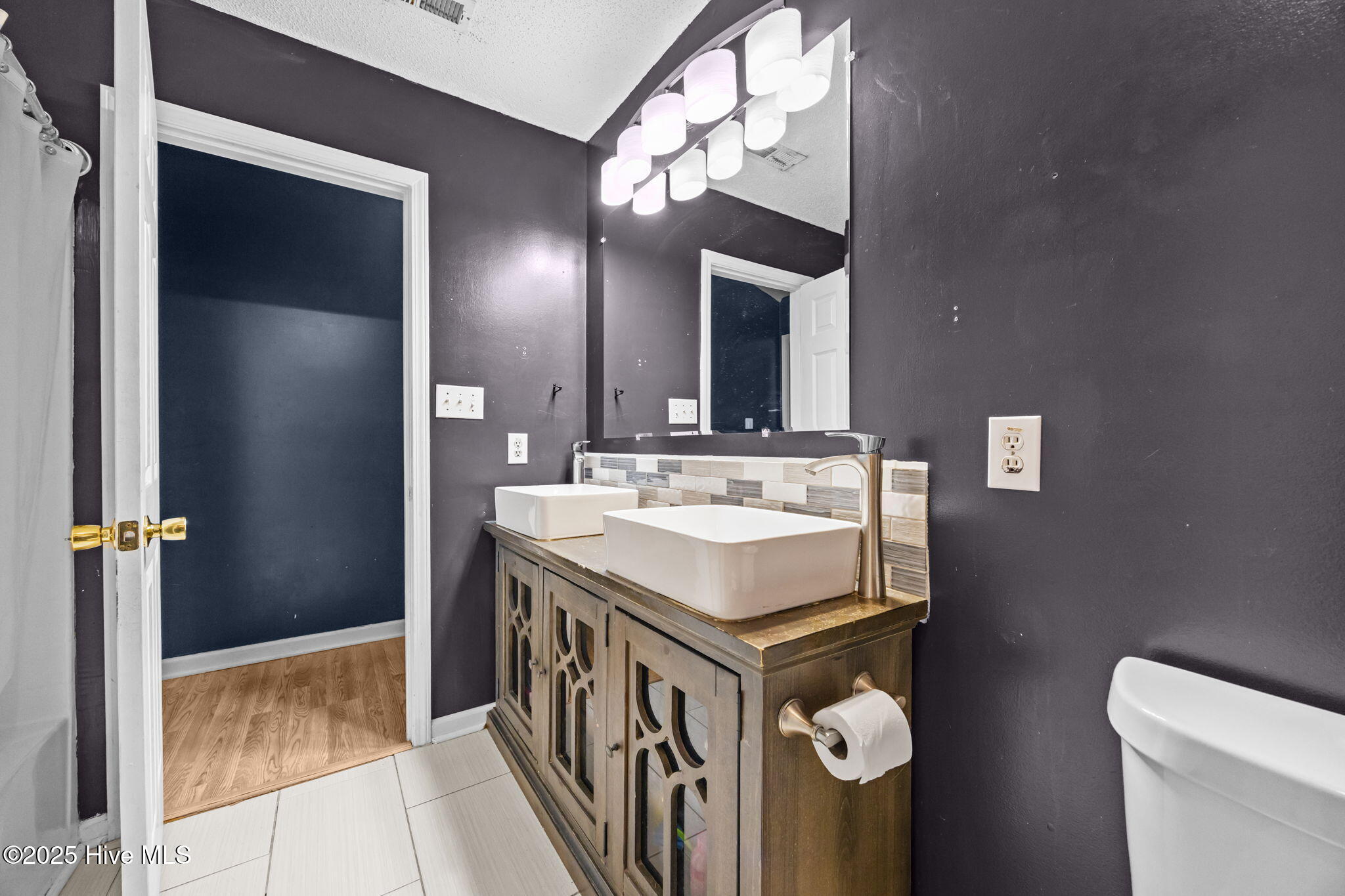 100544873 | Photo 19