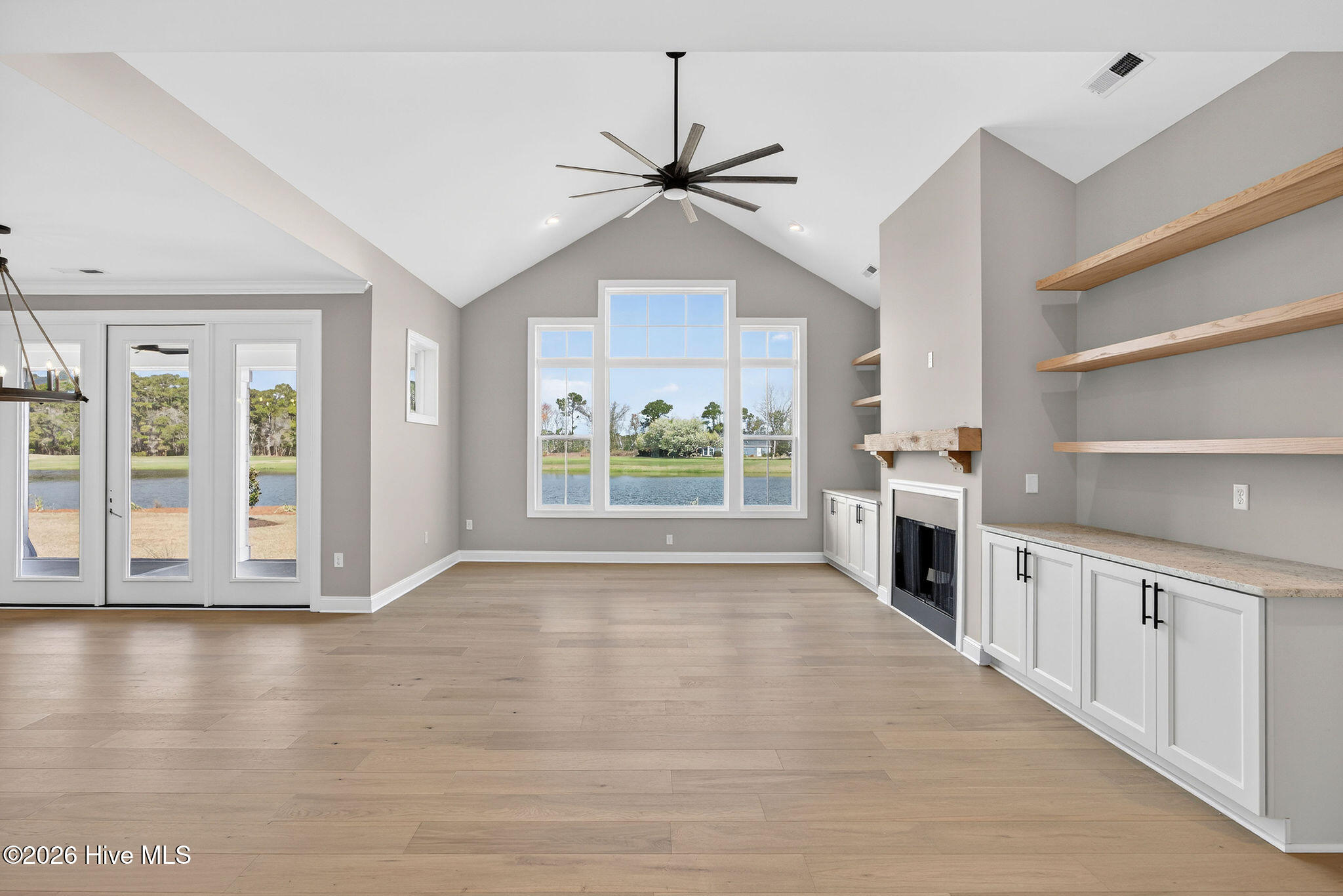 100542408 | Photo 20