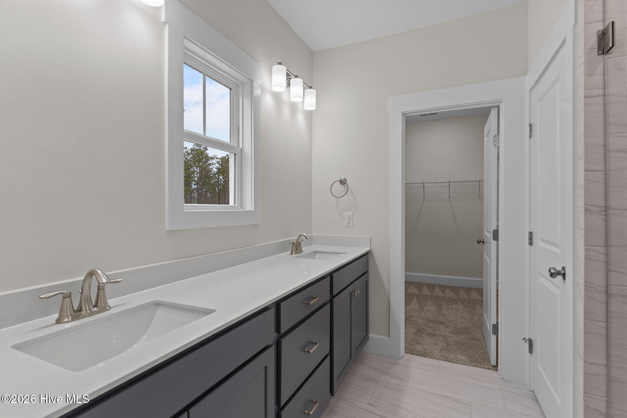 100553165 | Photo 25