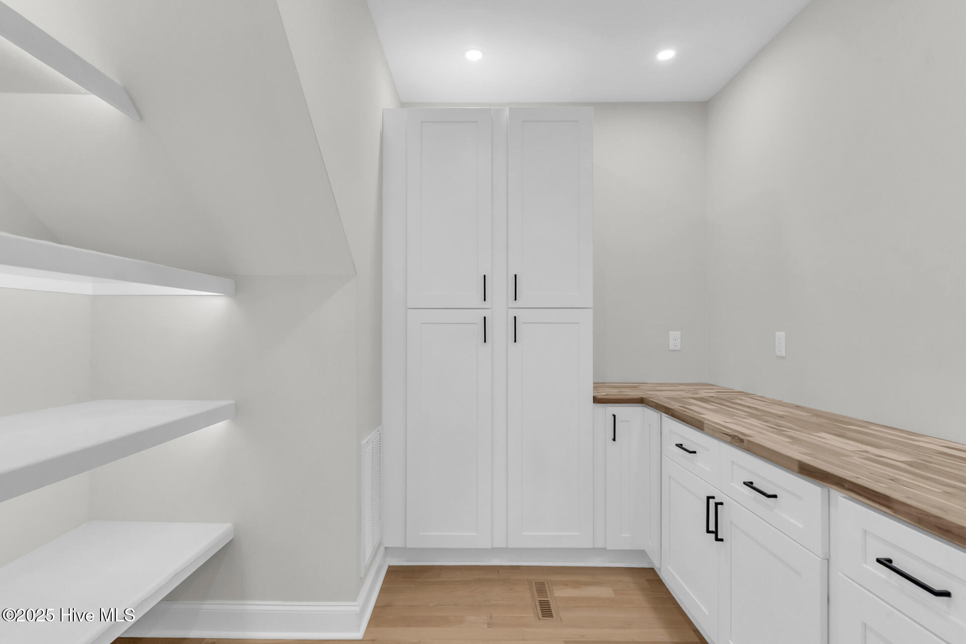 100532167 | Photo 21