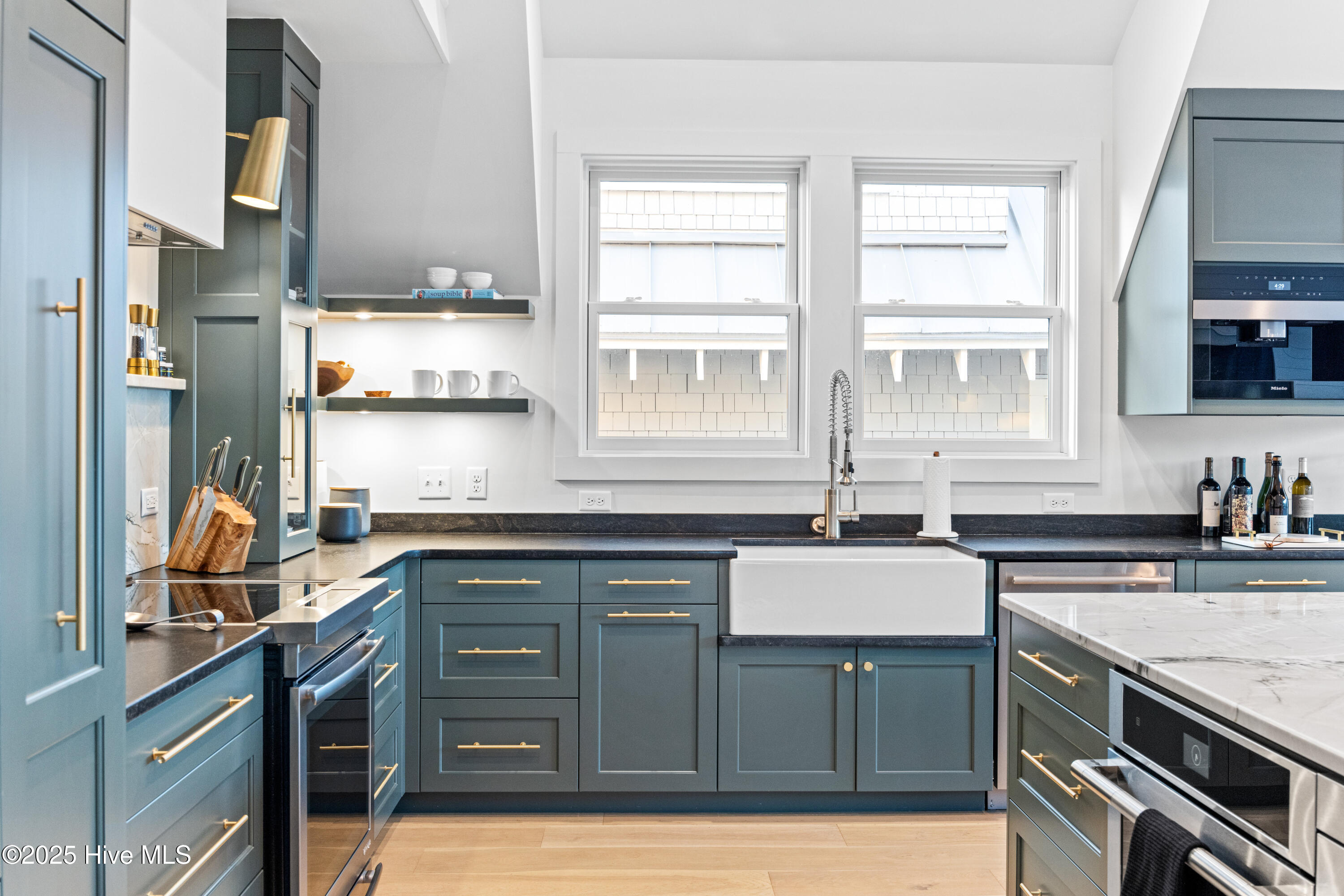 100521321 | Photo 14