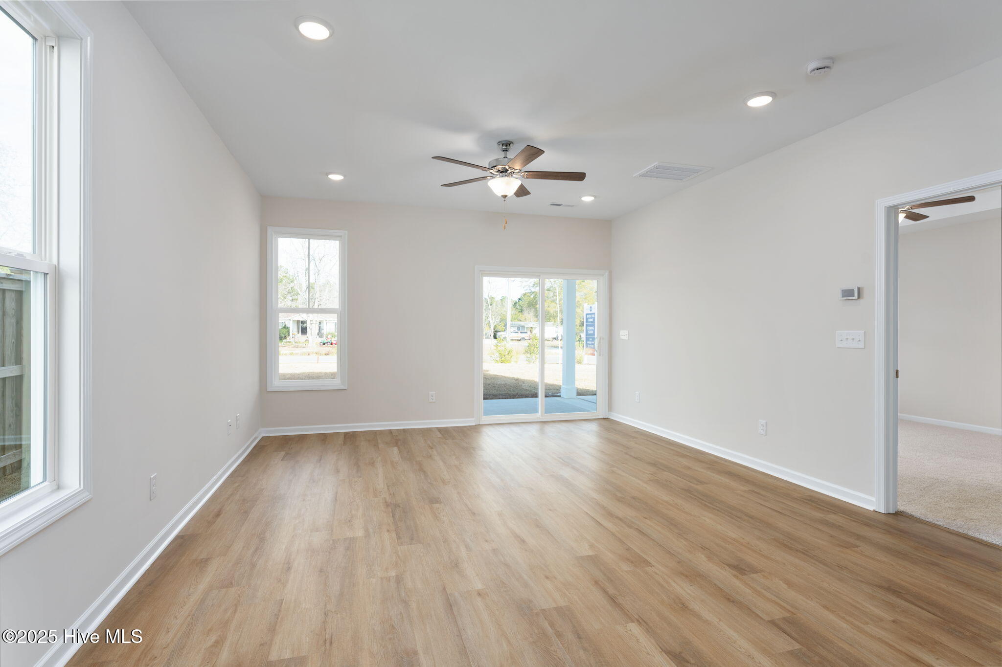 100508287 | Photo 27