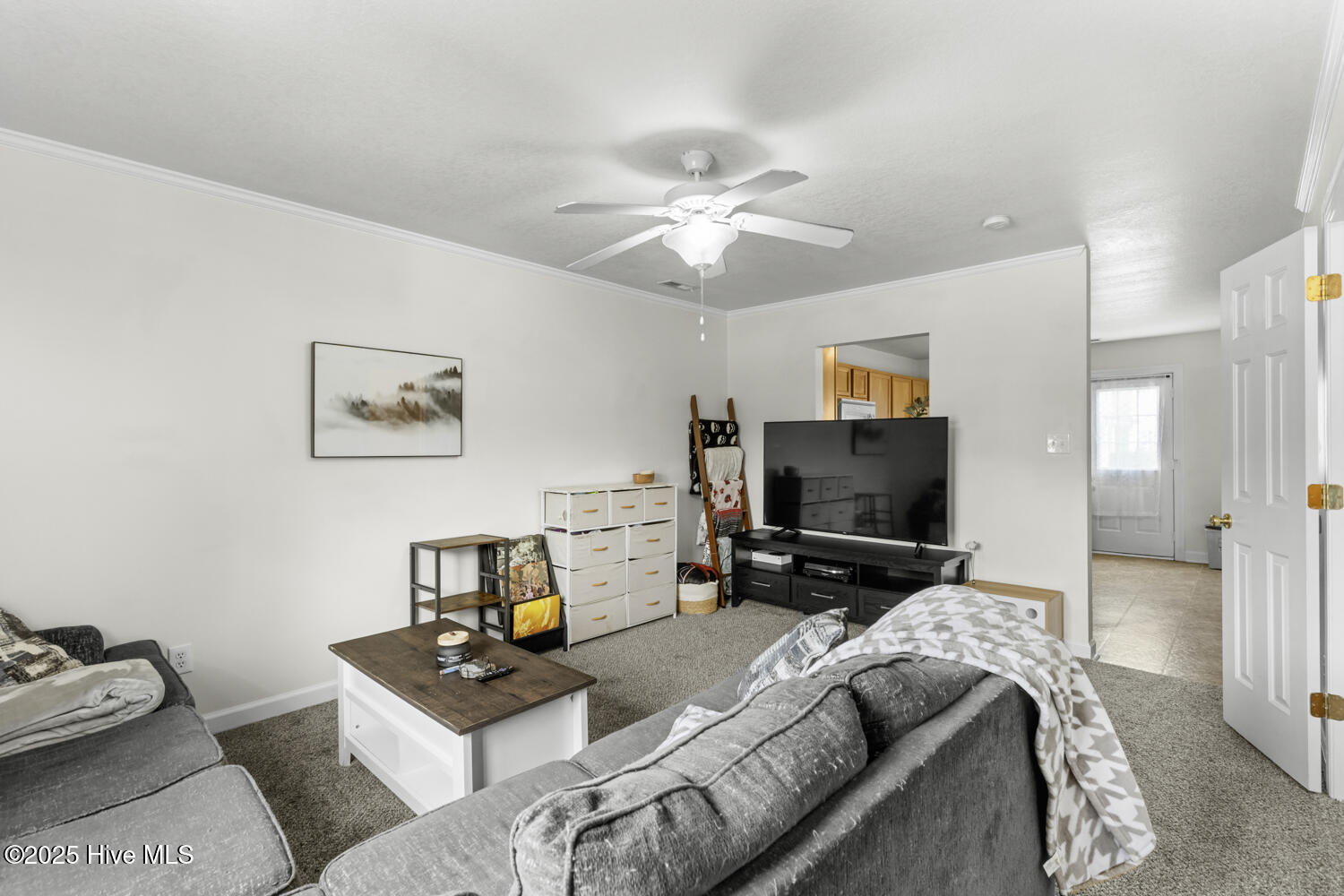 FE948EAE-3EFA-4B3B-A5AA-930E5BFE196C