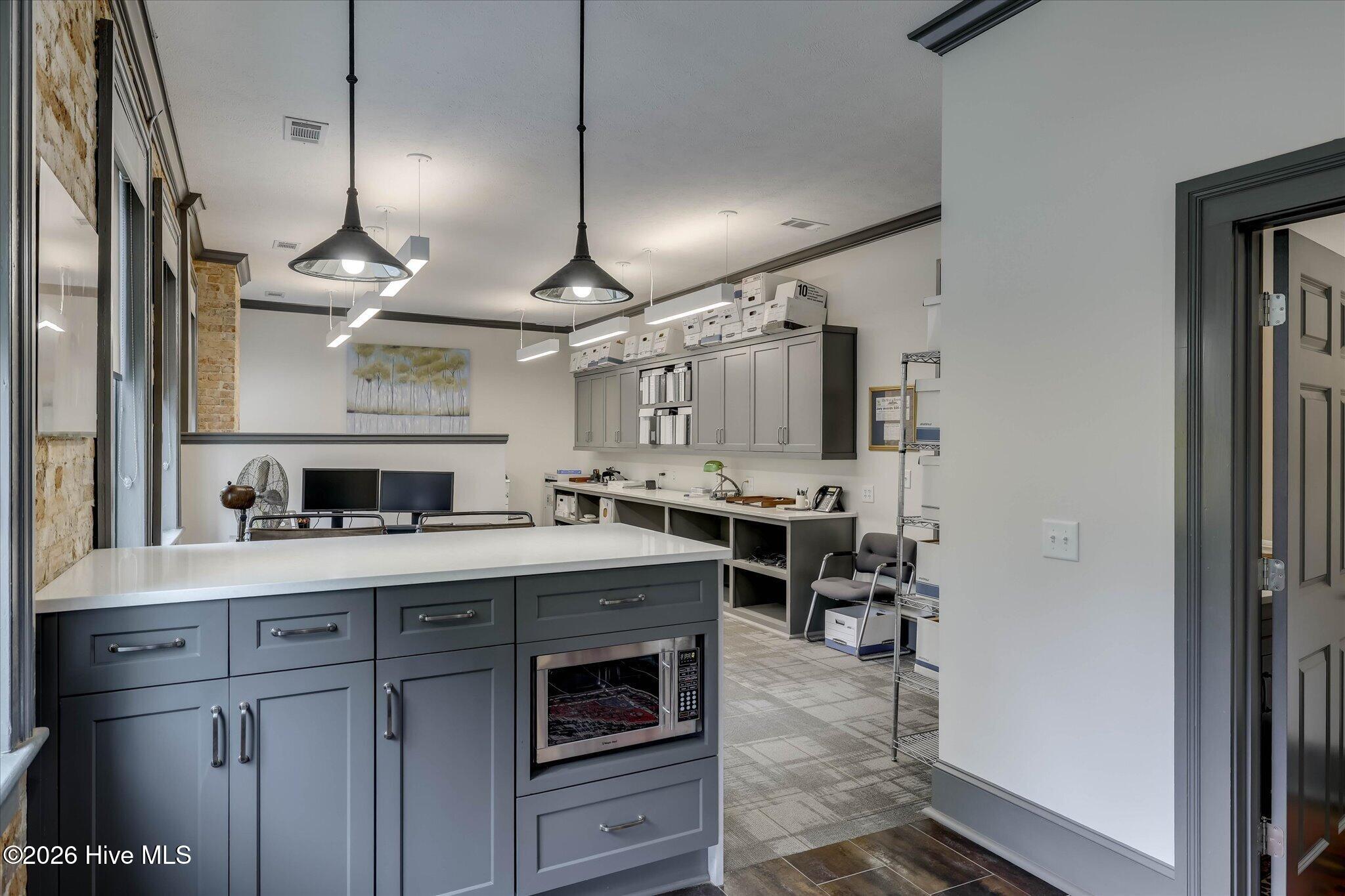 302 Park kitchen