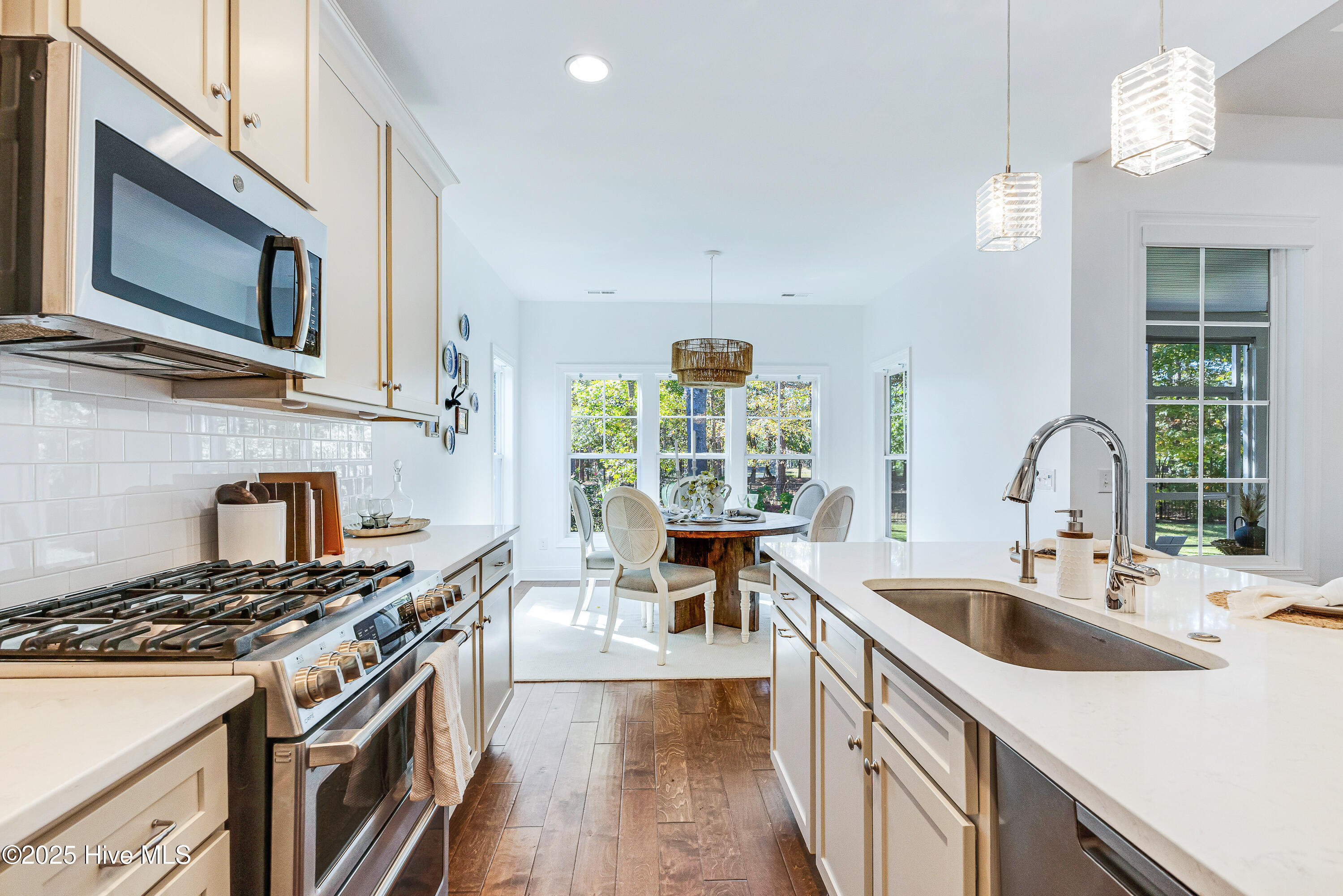 100542174 | Photo 19