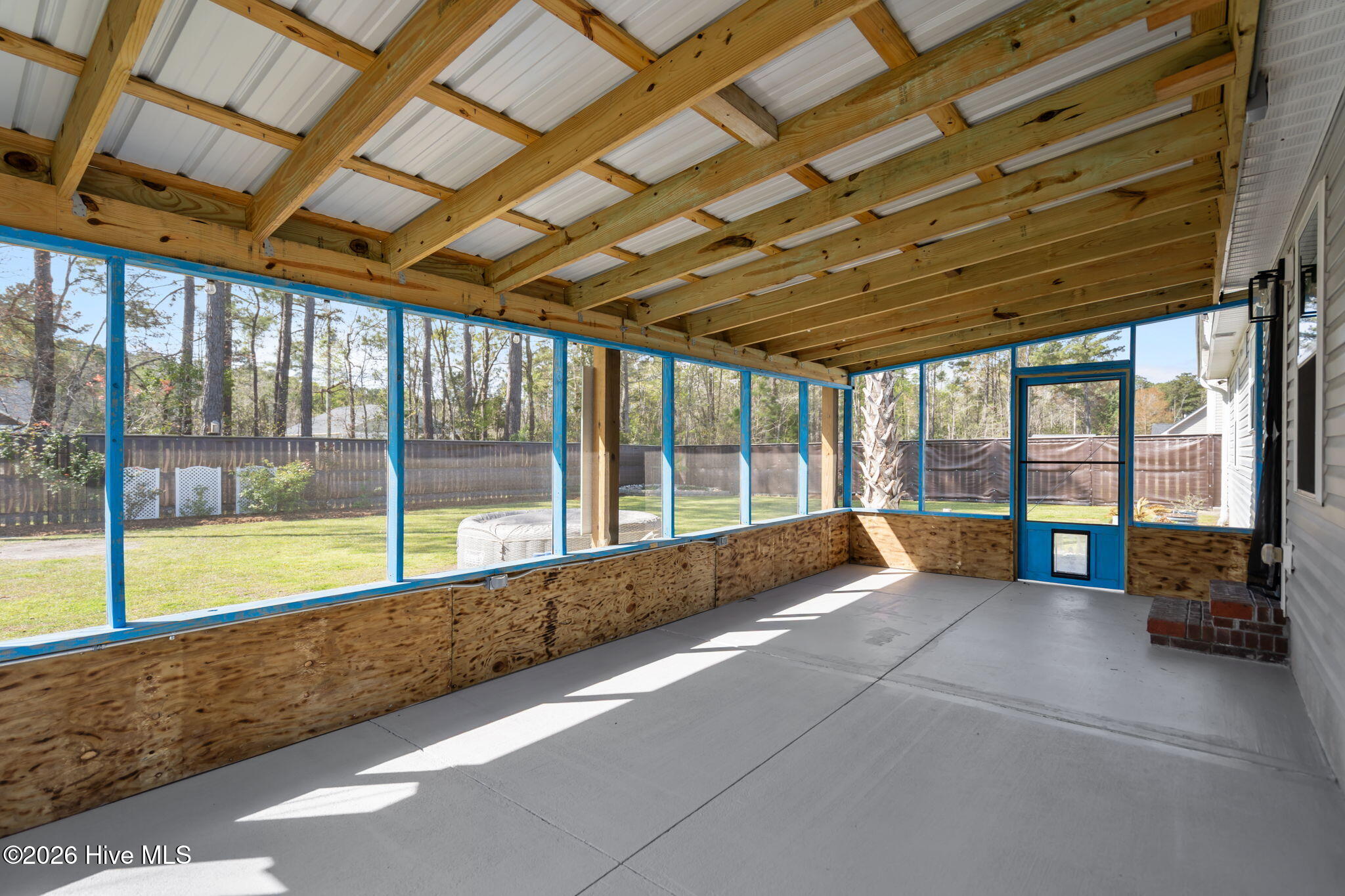 100561412 | Photo 33