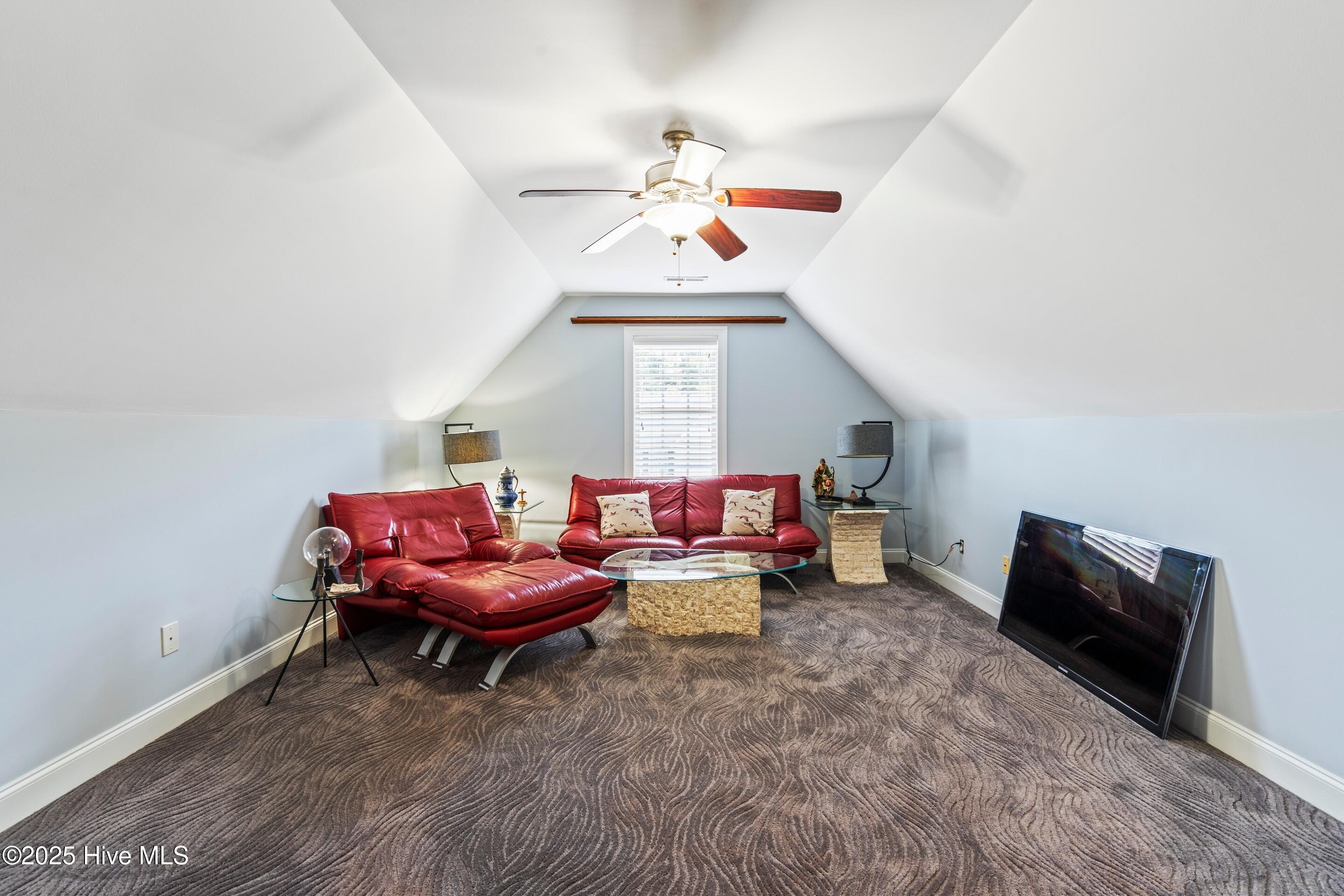 100541104 | Photo 63