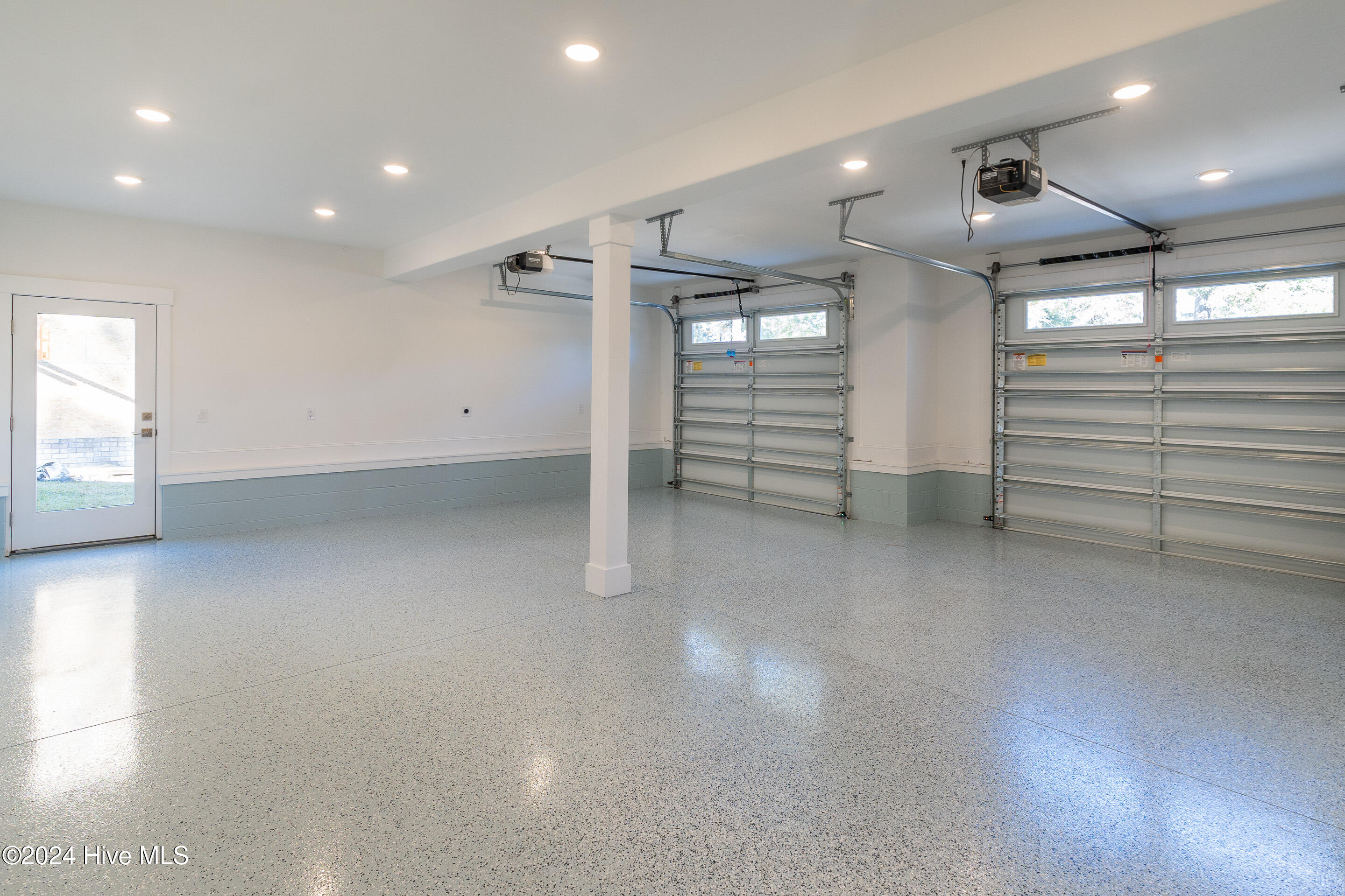 100451918 | Photo 37