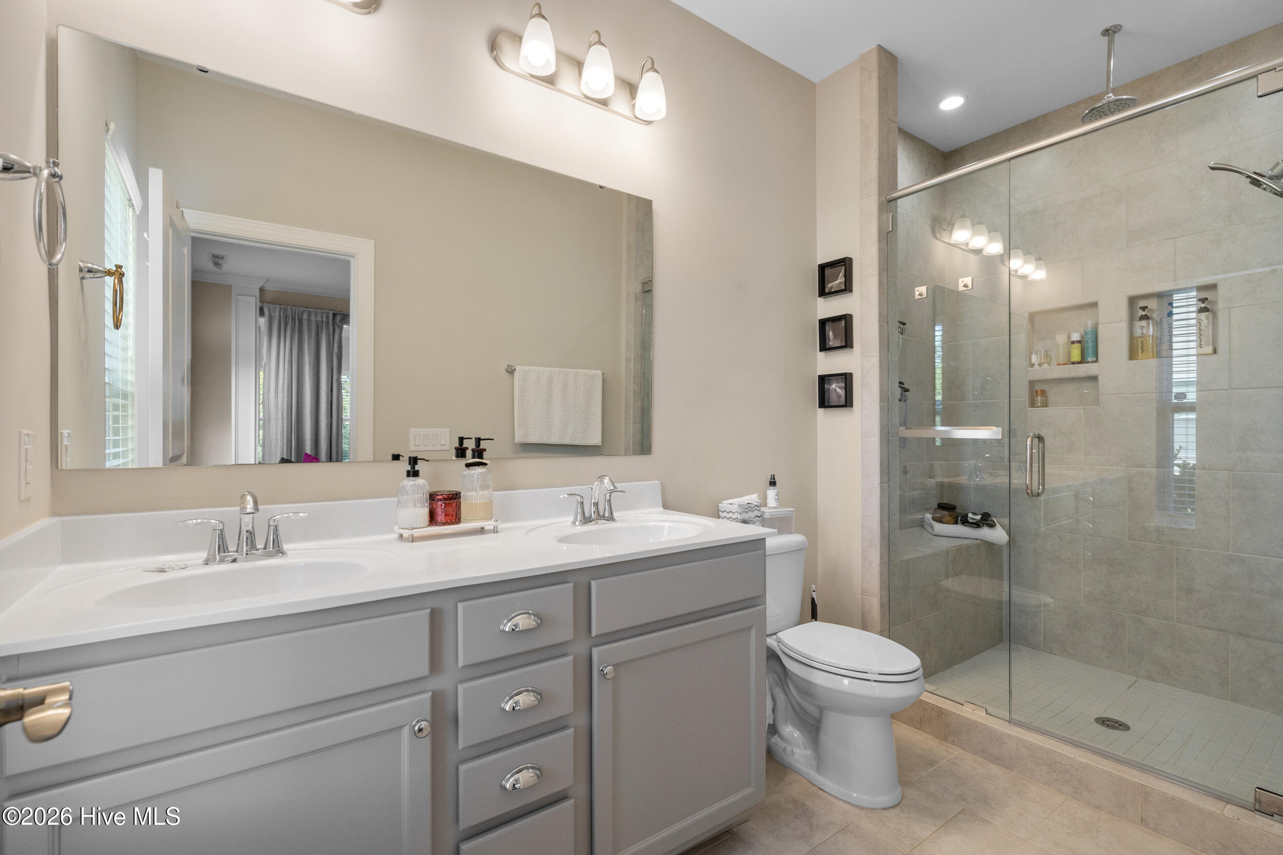 100563305 | Photo 23