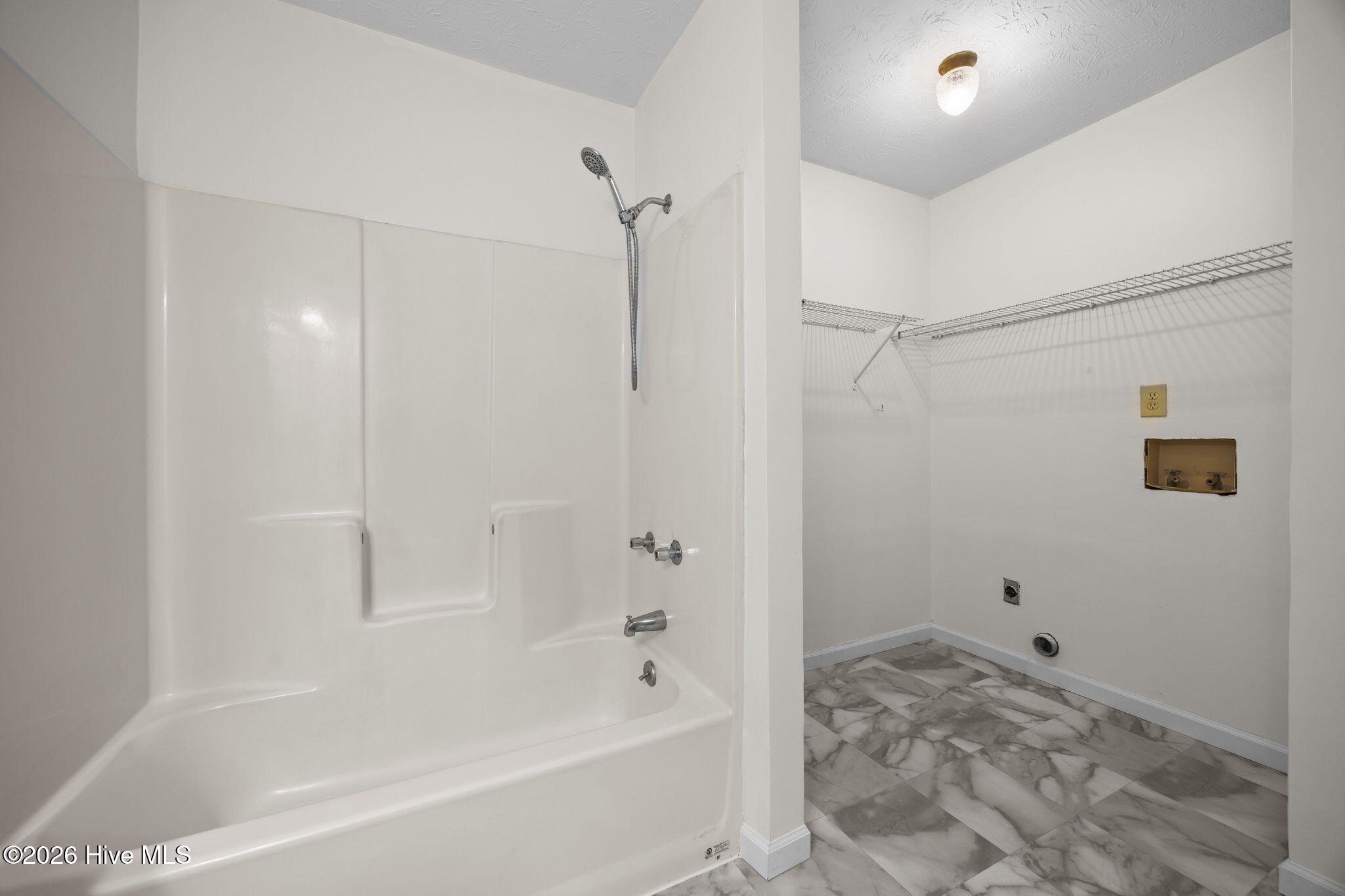 100550938 | Photo 25