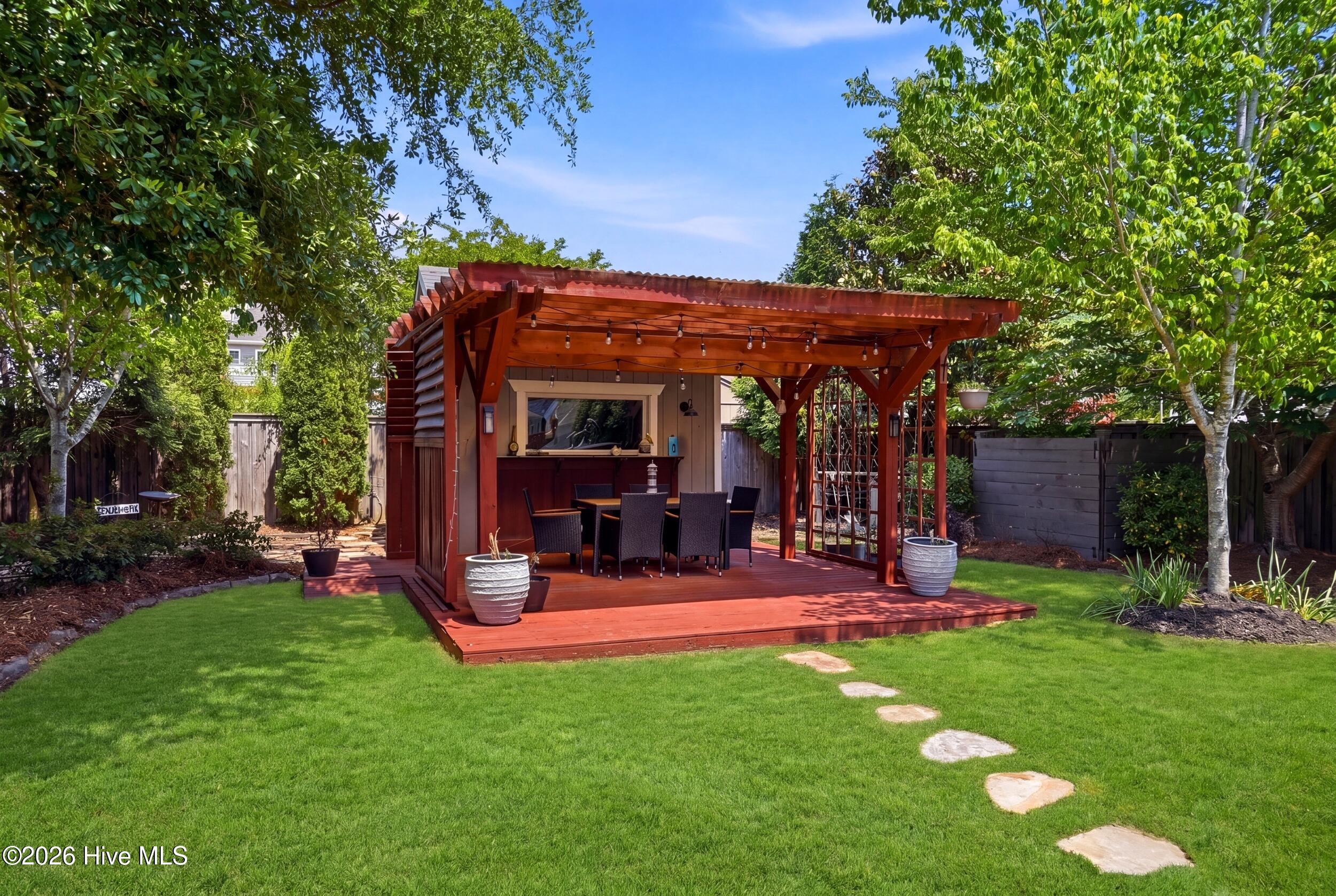 100570216 | Photo 49