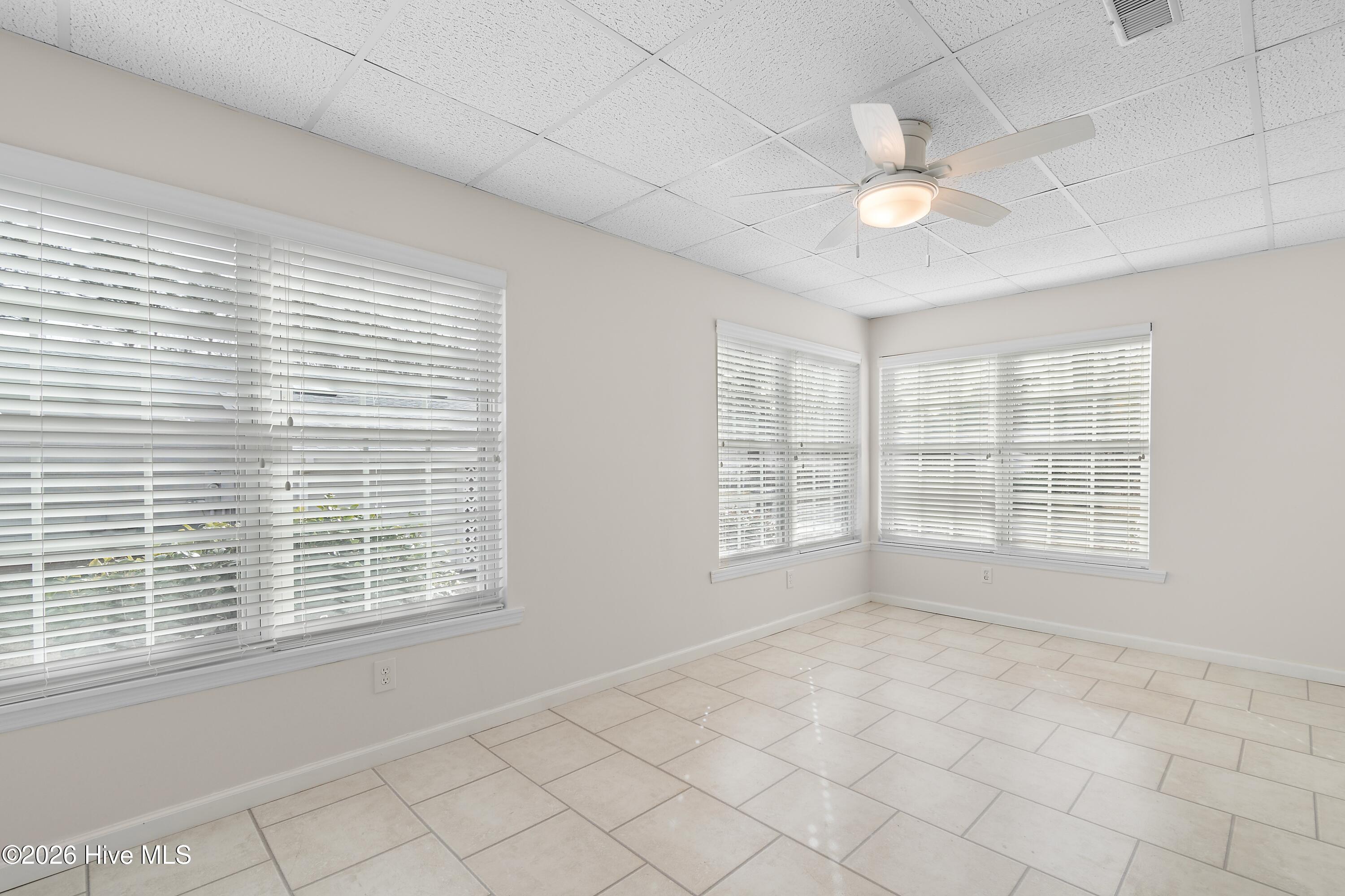 100550684 | Photo 28