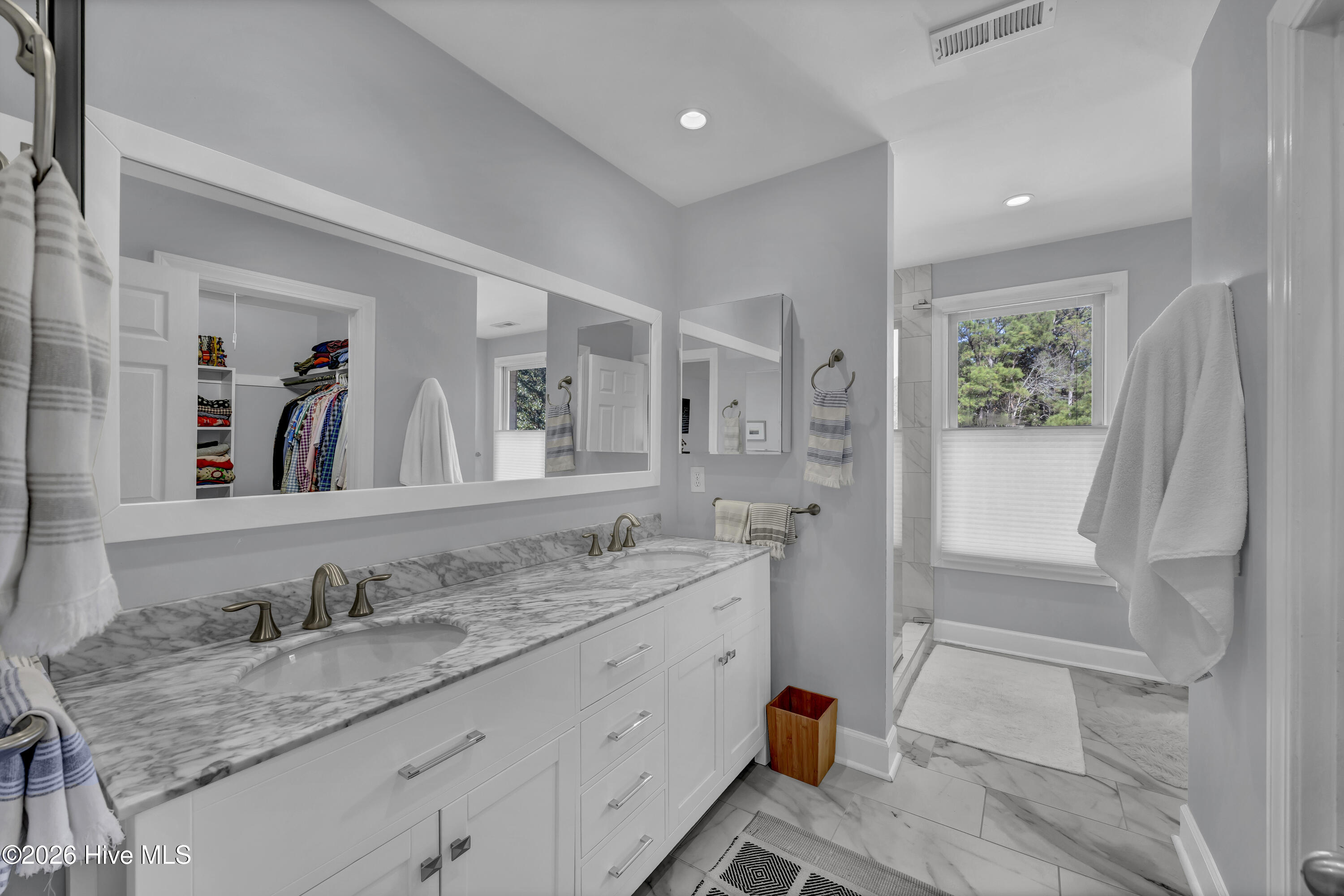 100549604 | Photo 23