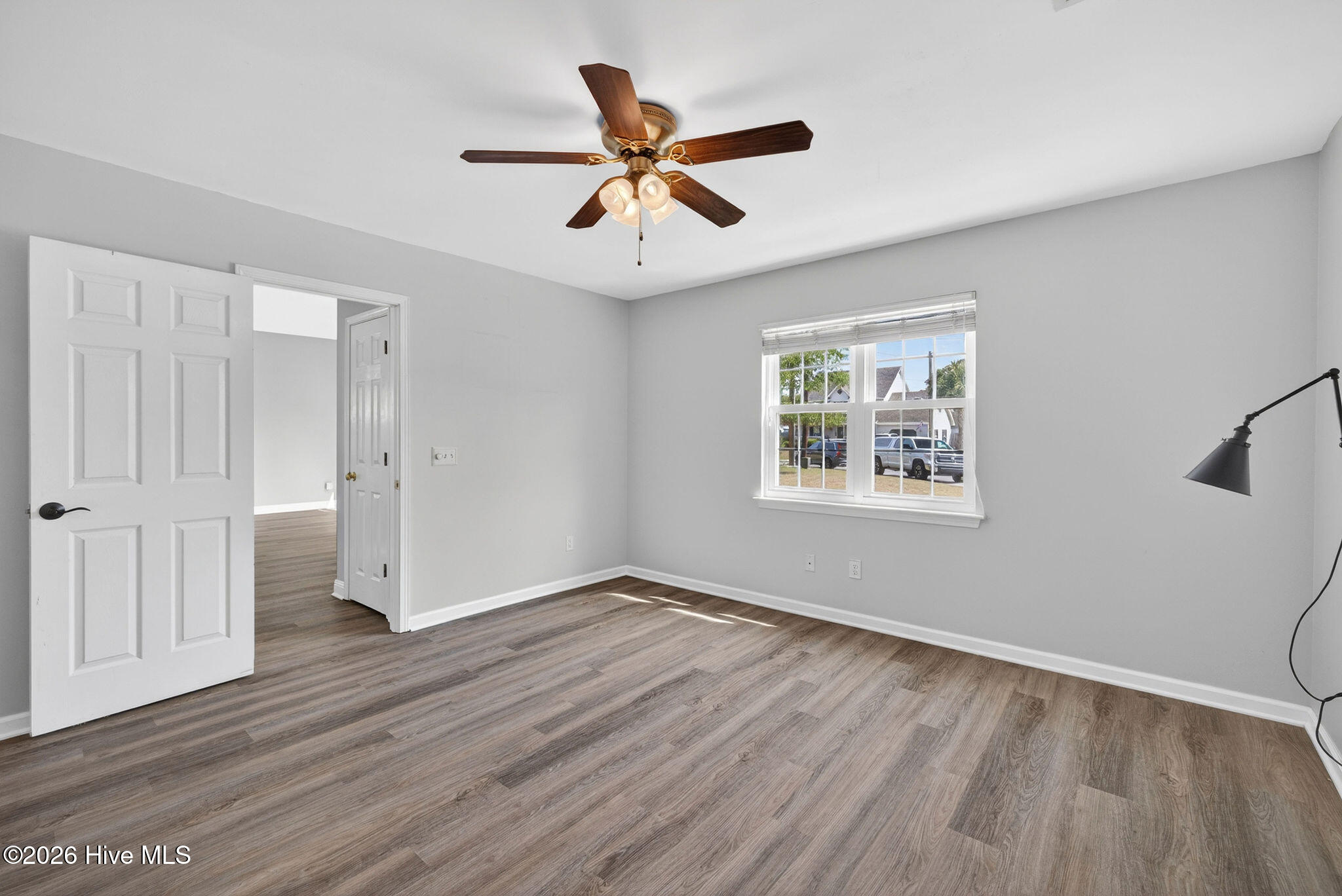 100567707 | Photo 35