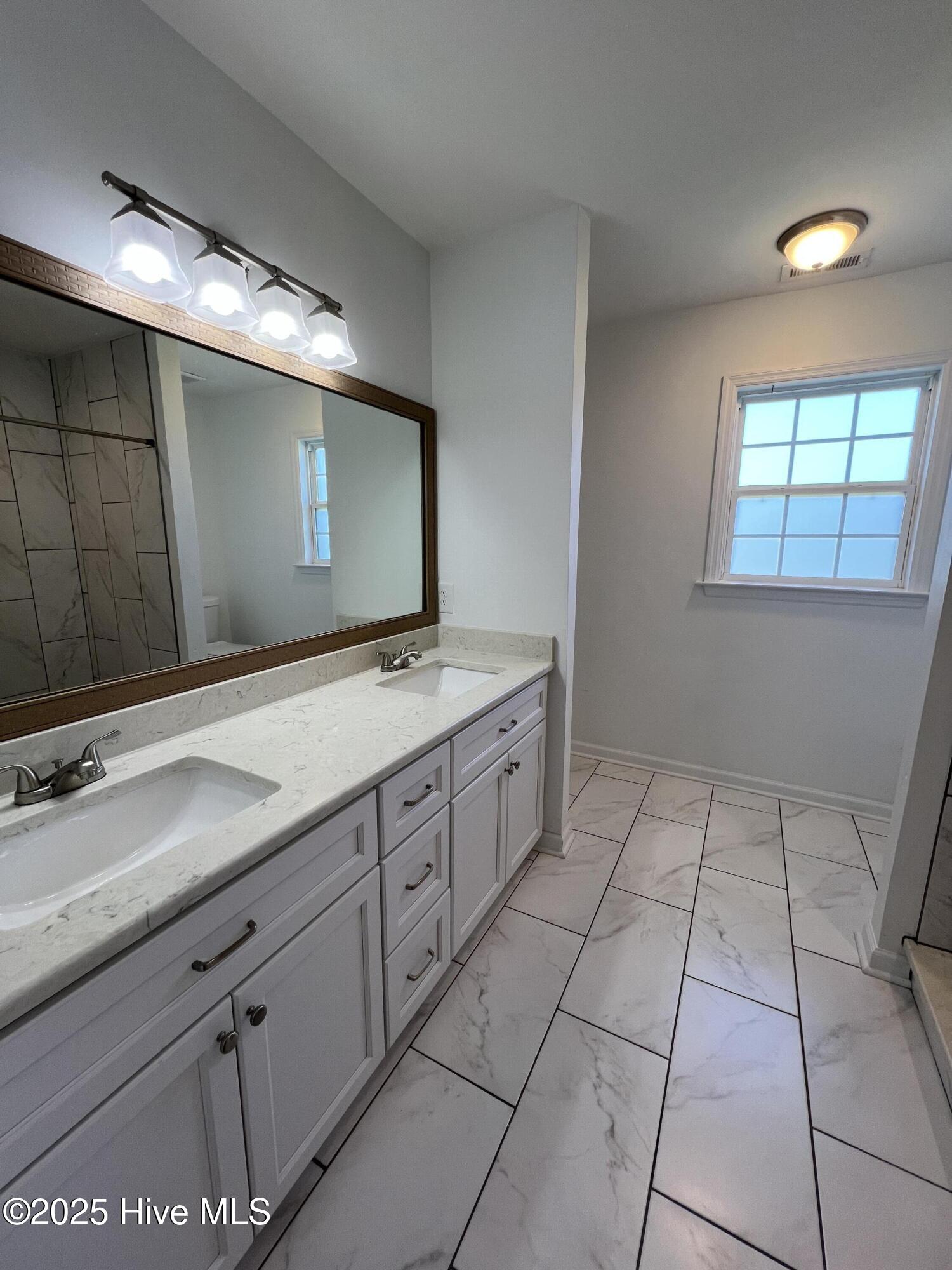 100528516 | Photo 13