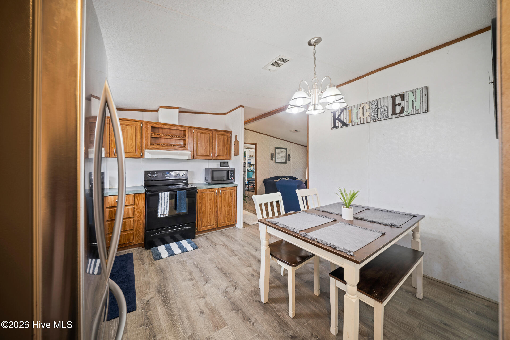 100561716 | Photo 12