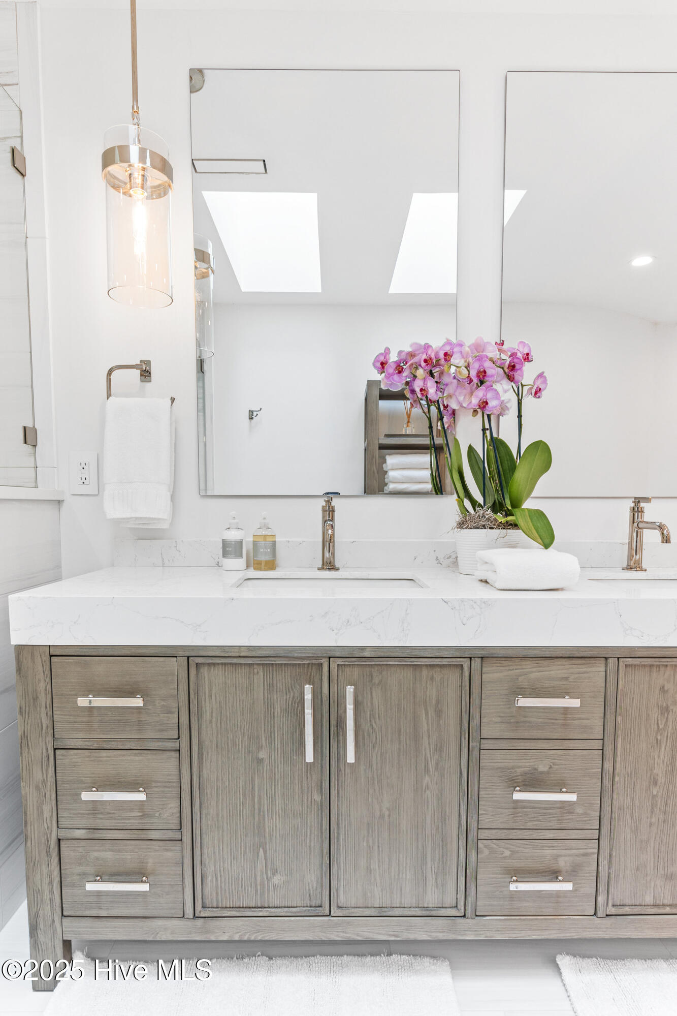 100530519 | Photo 33