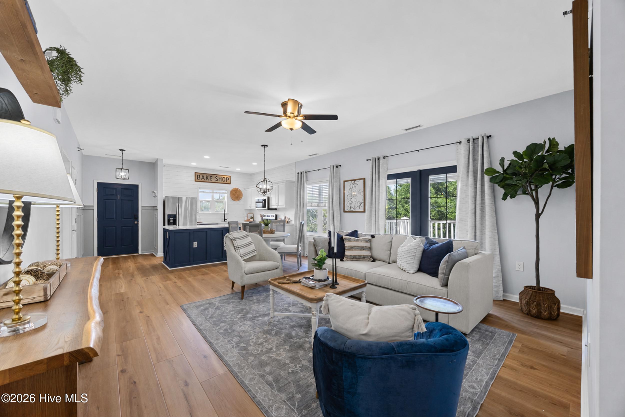 100572057 | Photo 4