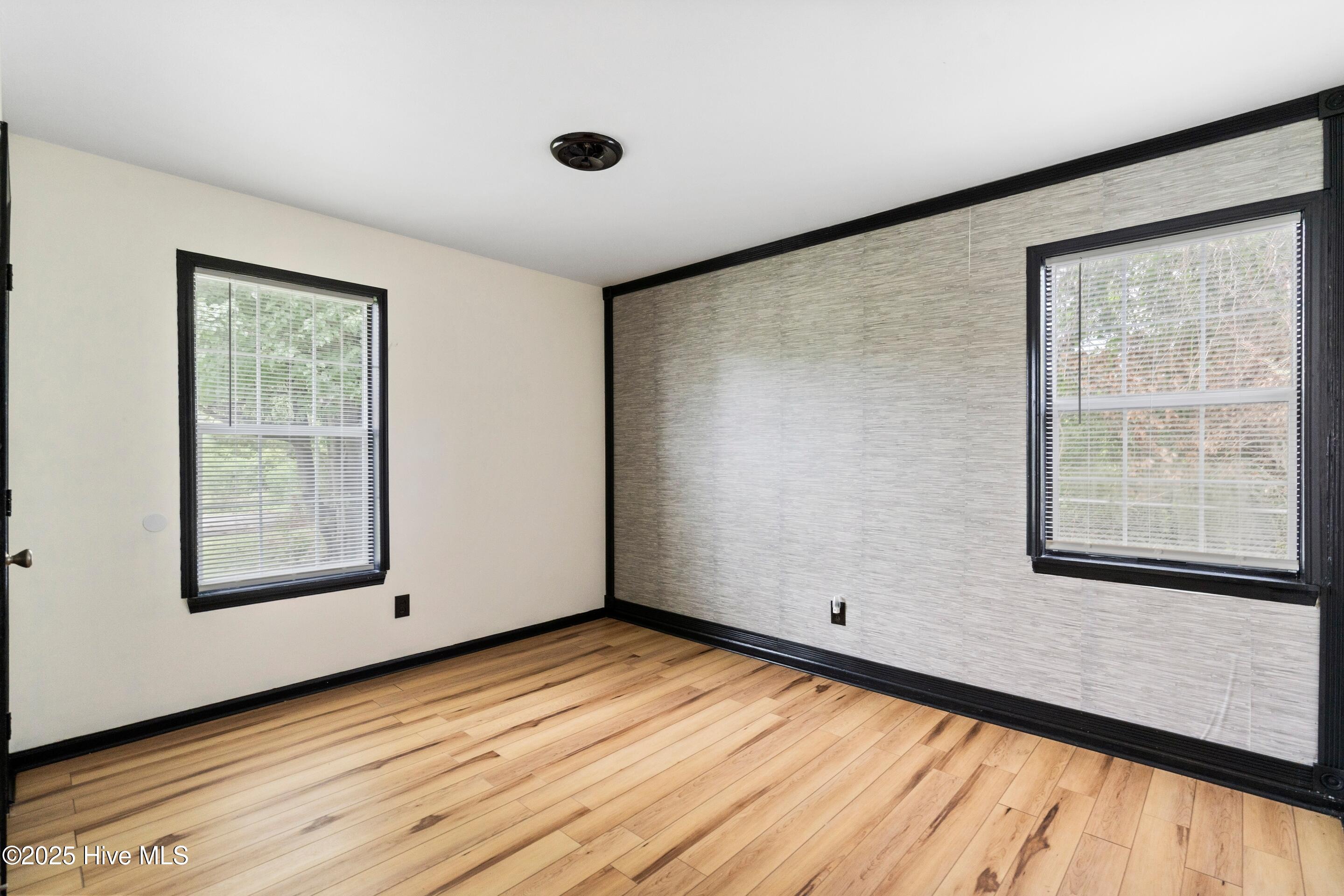 100523596 | Photo 37