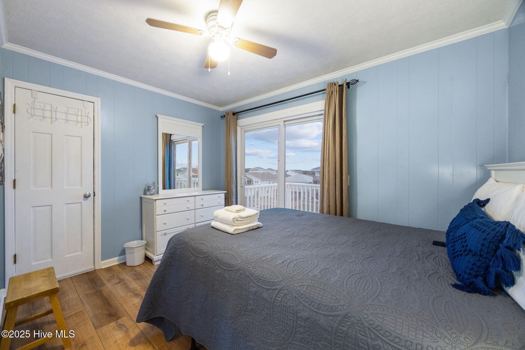 100542985 | Photo 48