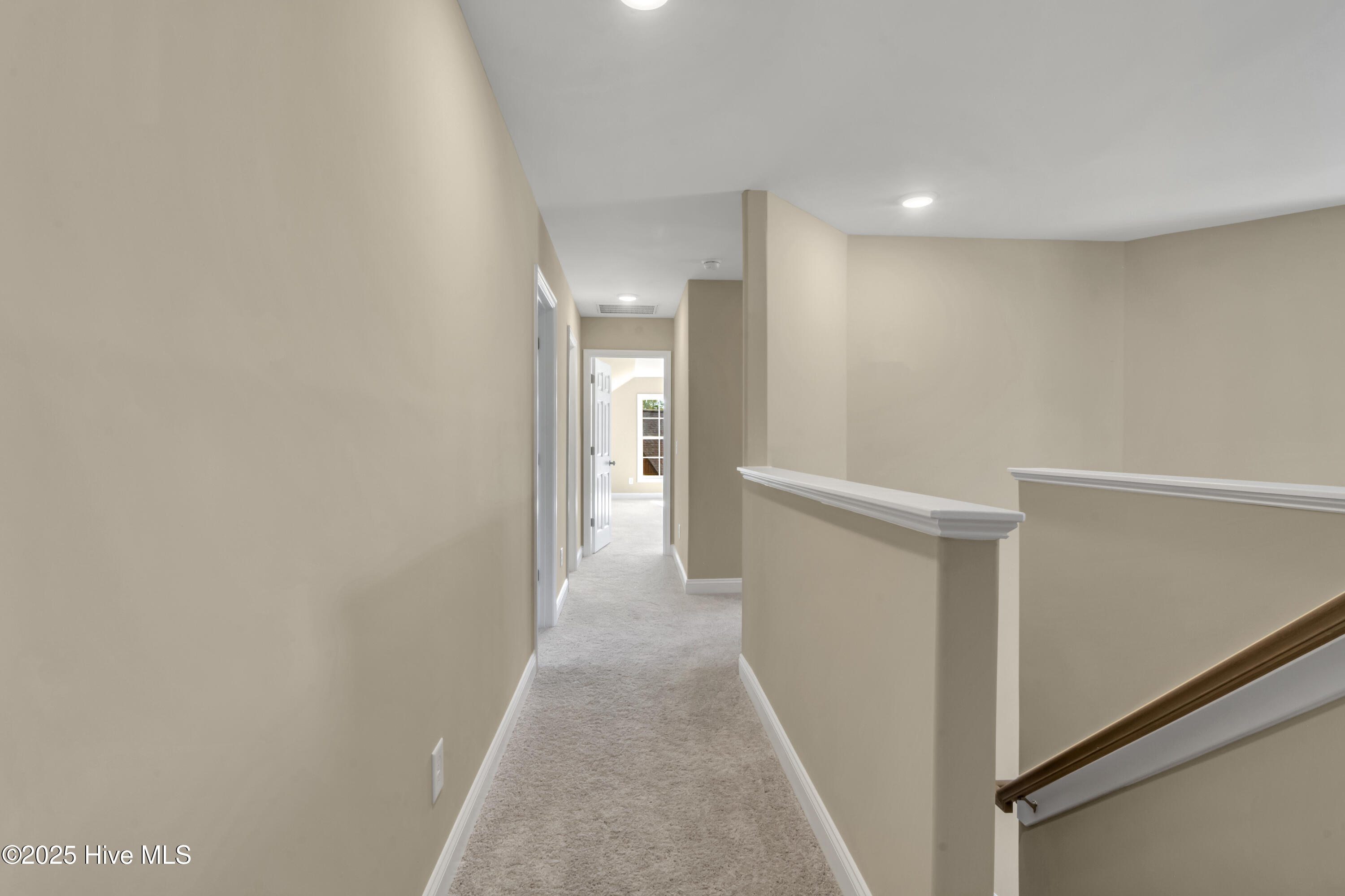 100566089 | Photo 23