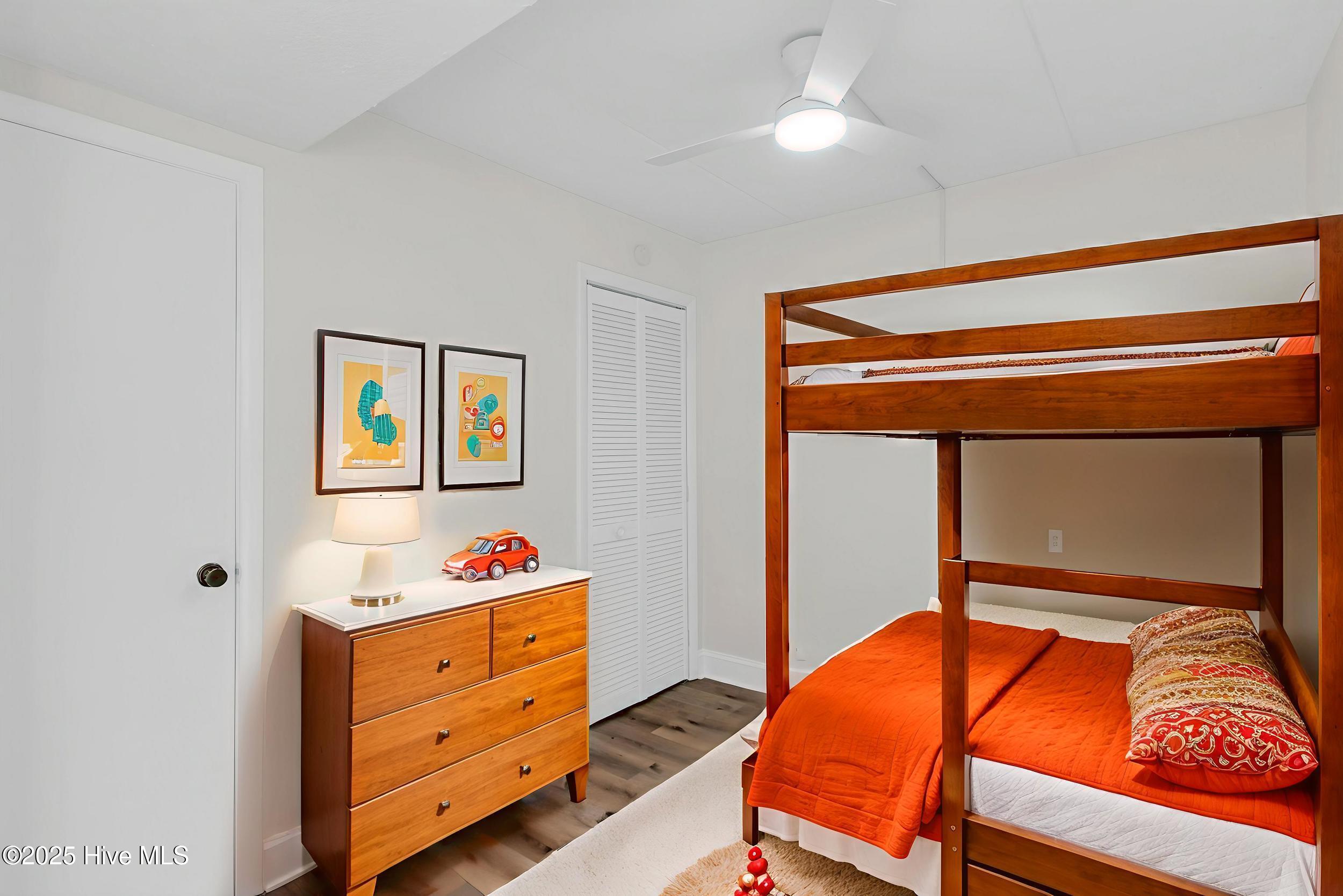 100516351 | Photo 23