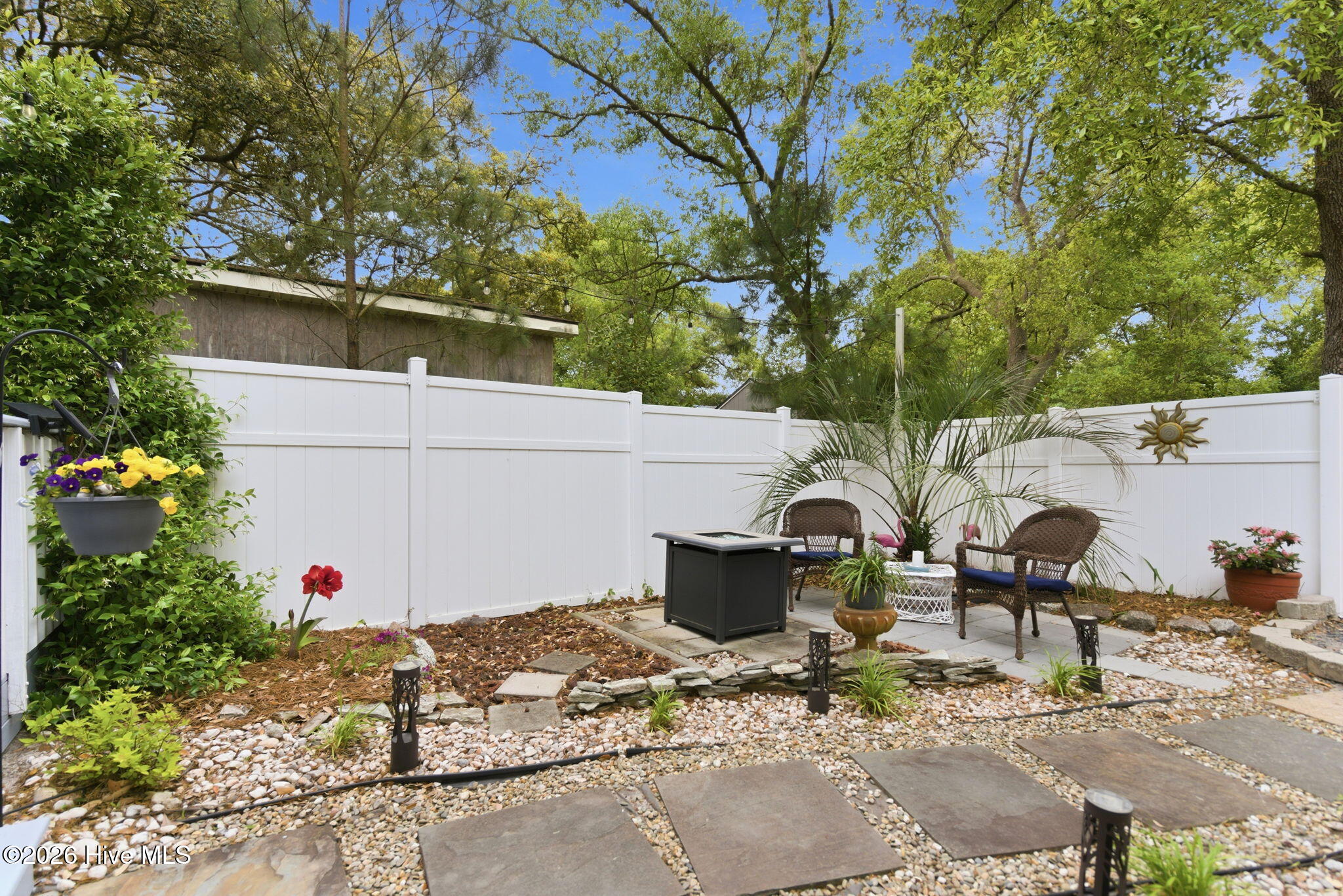 100570095 | Photo 32