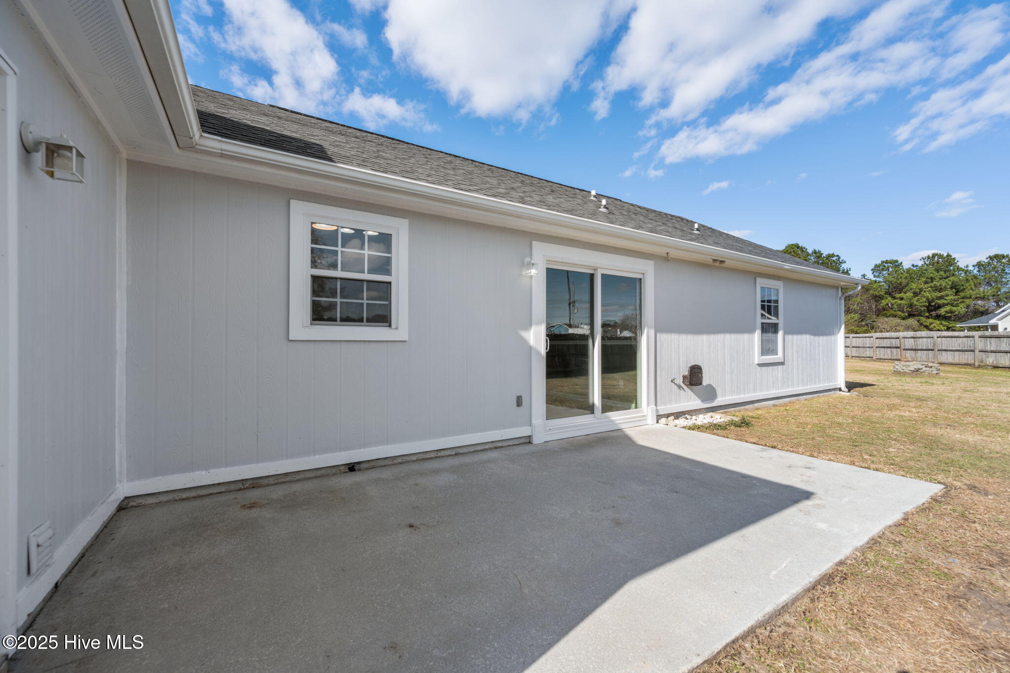 100545189 | Photo 48