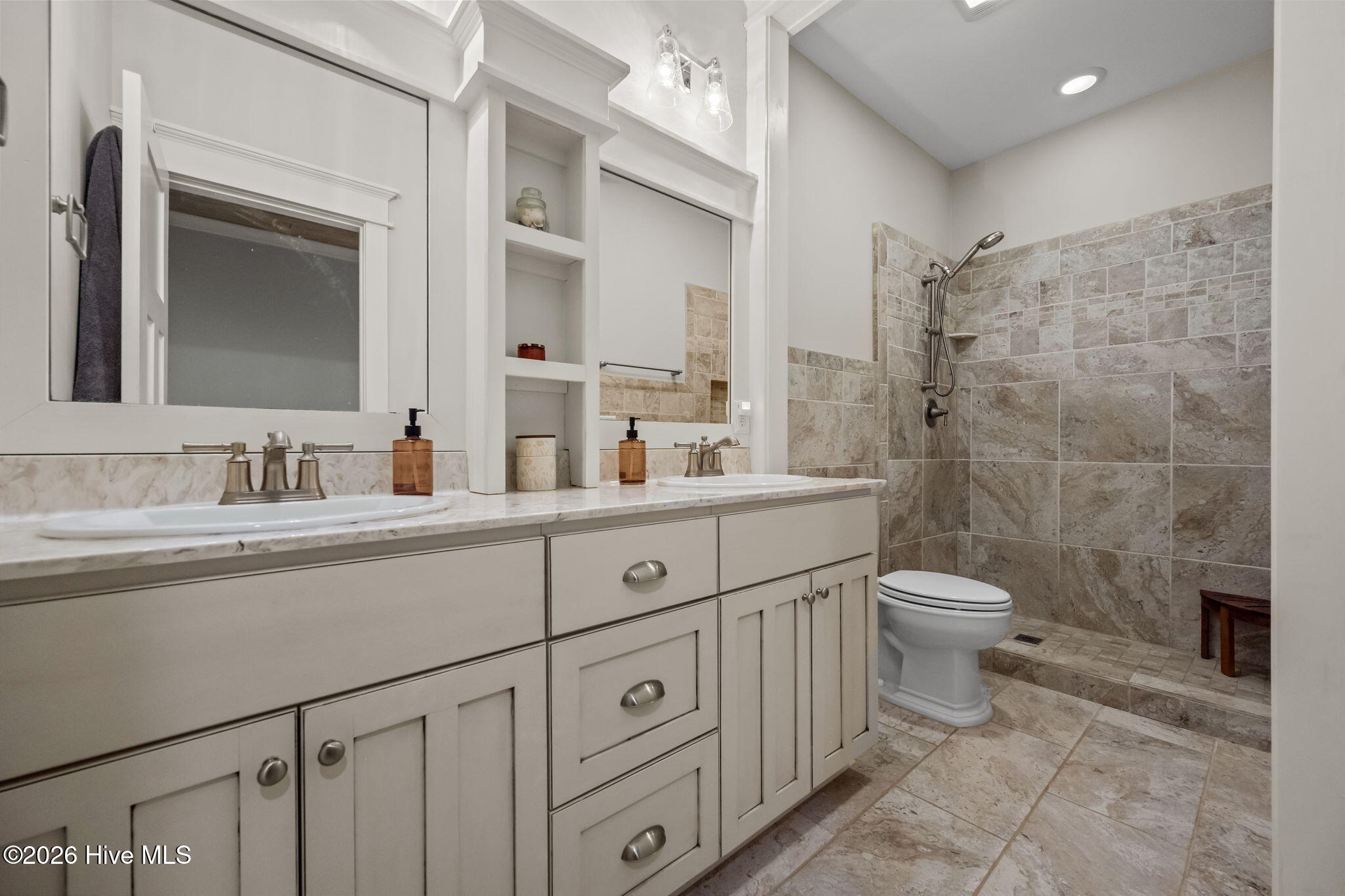 100554318 | Photo 42