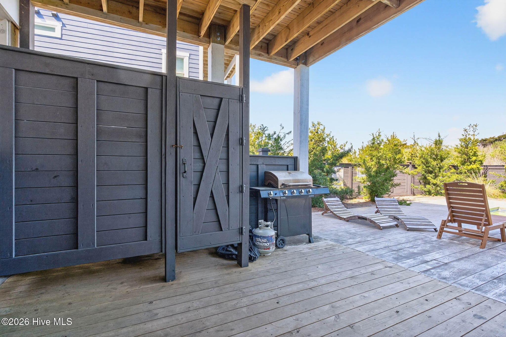 100561676 | Photo 43