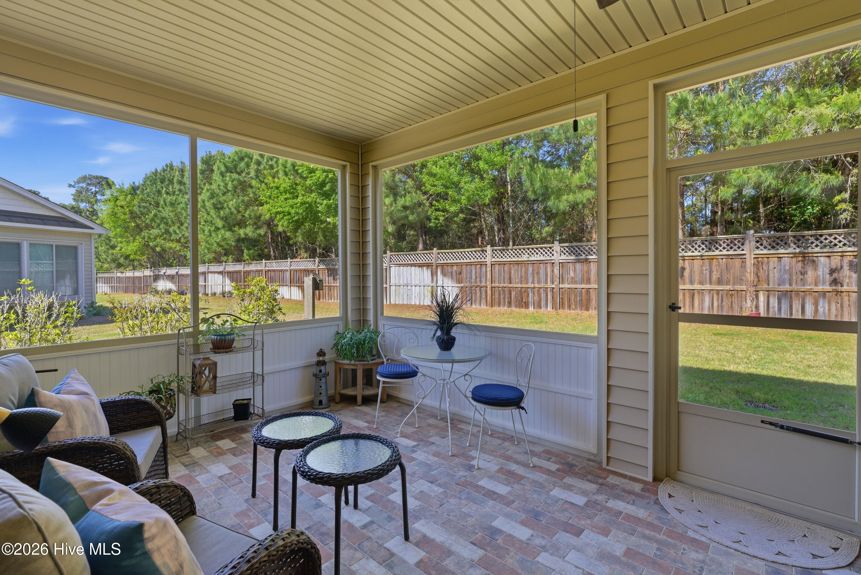 100566740 | Photo 20