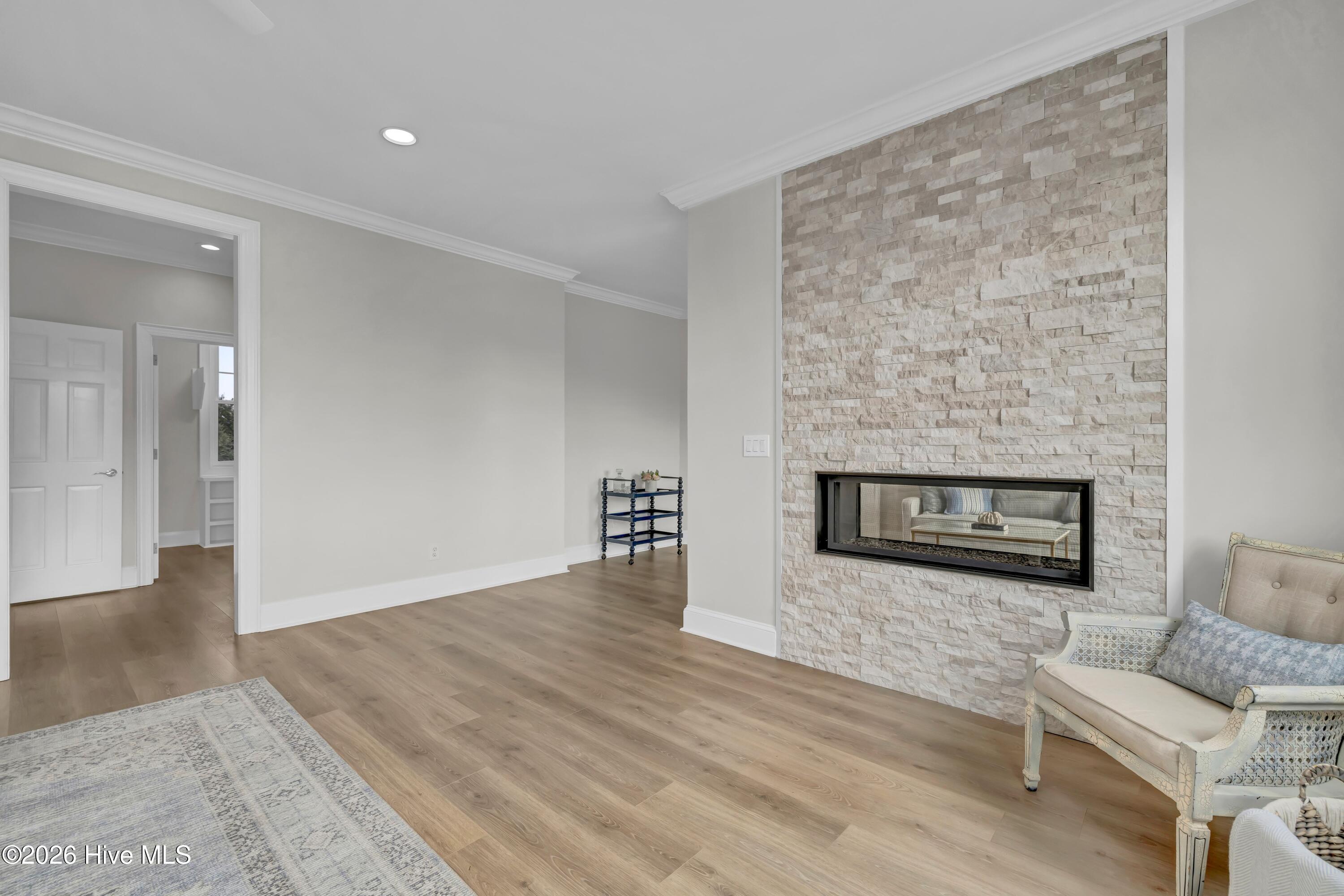 100552340 | Photo 28