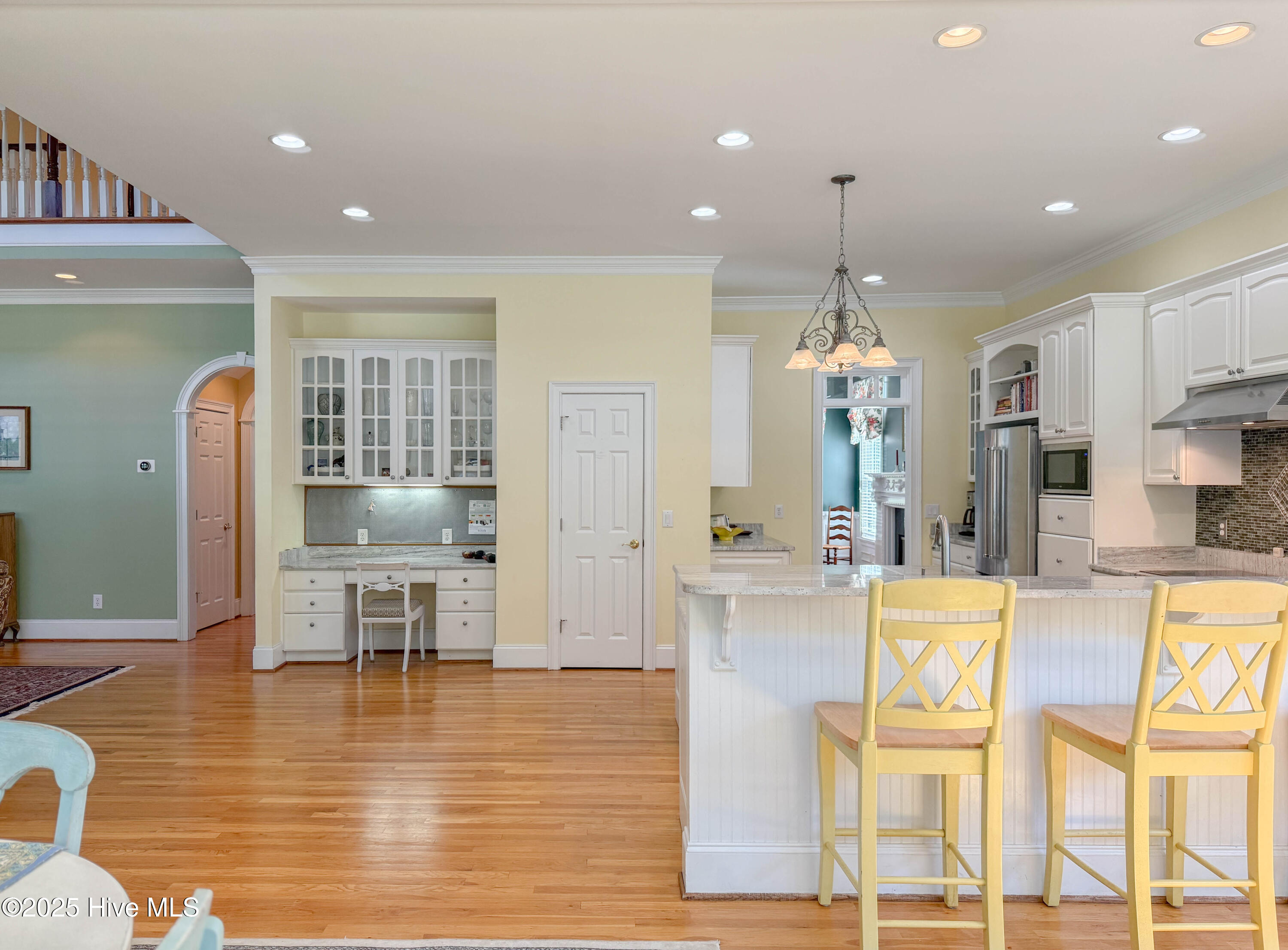 100561292 | Photo 30